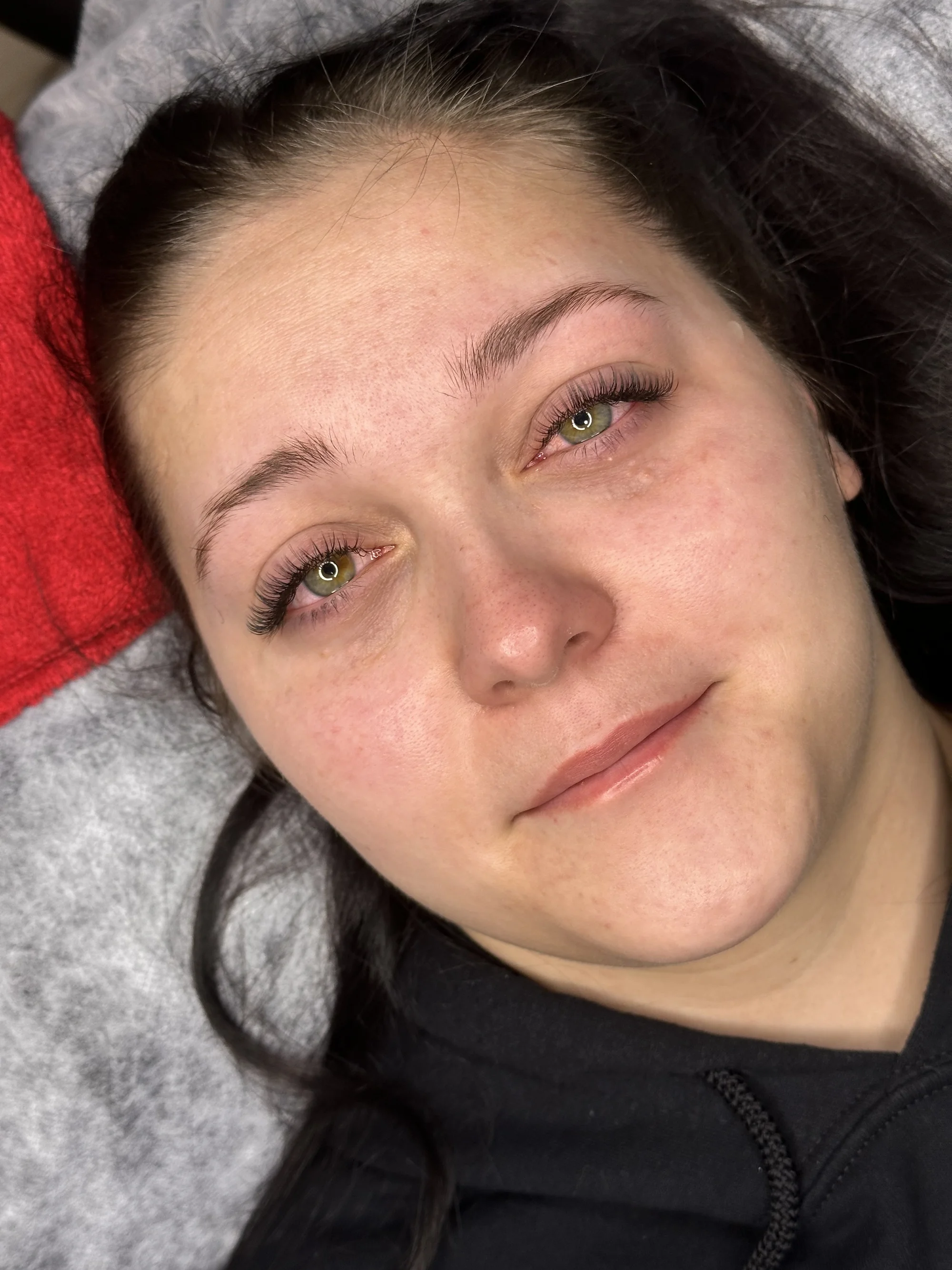 Krásné obočí a řasy: laminace, barvení a Keratin Base i prodloužení či zahuštění na míru