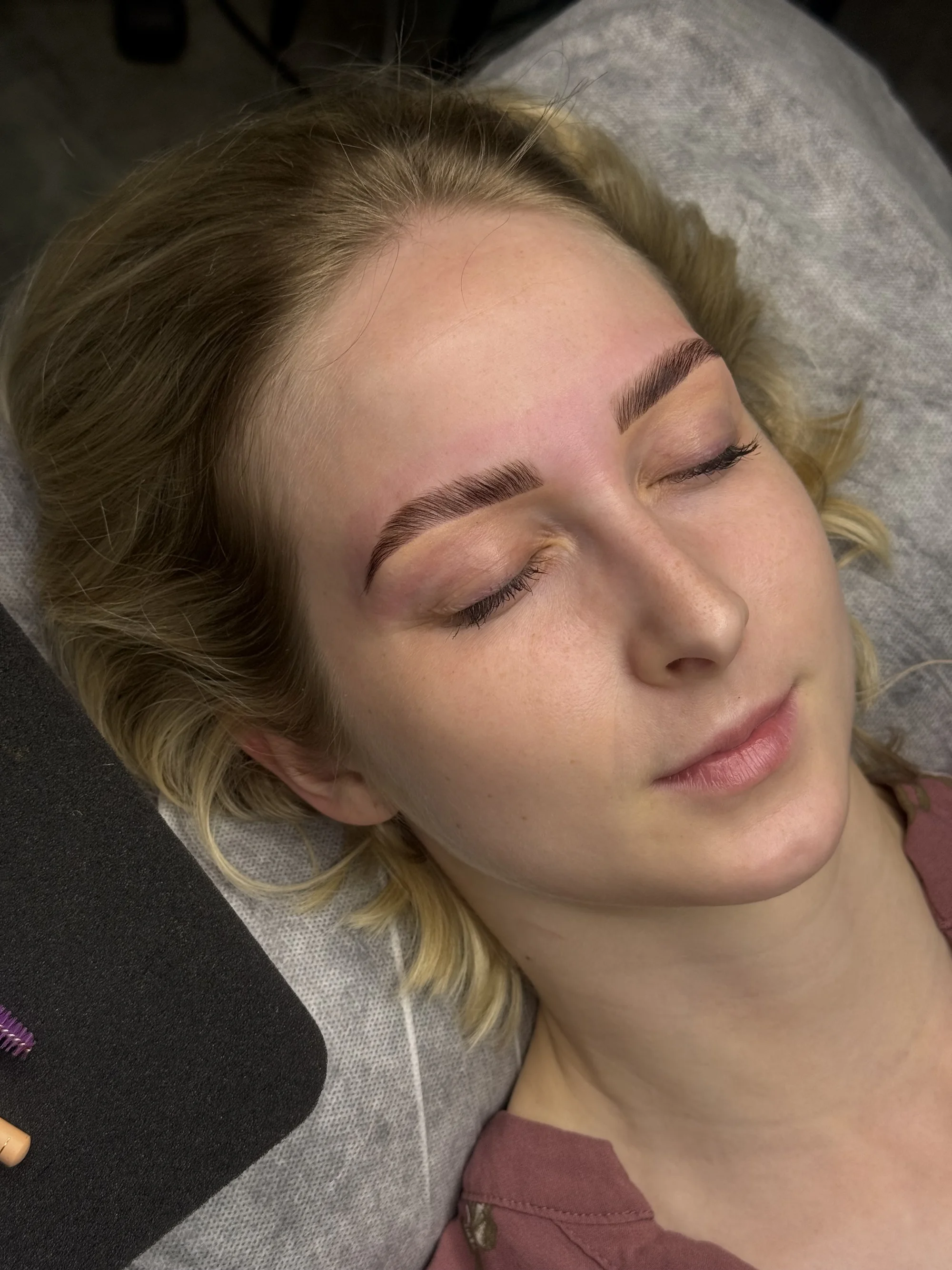 Krásné obočí a řasy: laminace, barvení a Keratin Base i prodloužení či zahuštění na míru