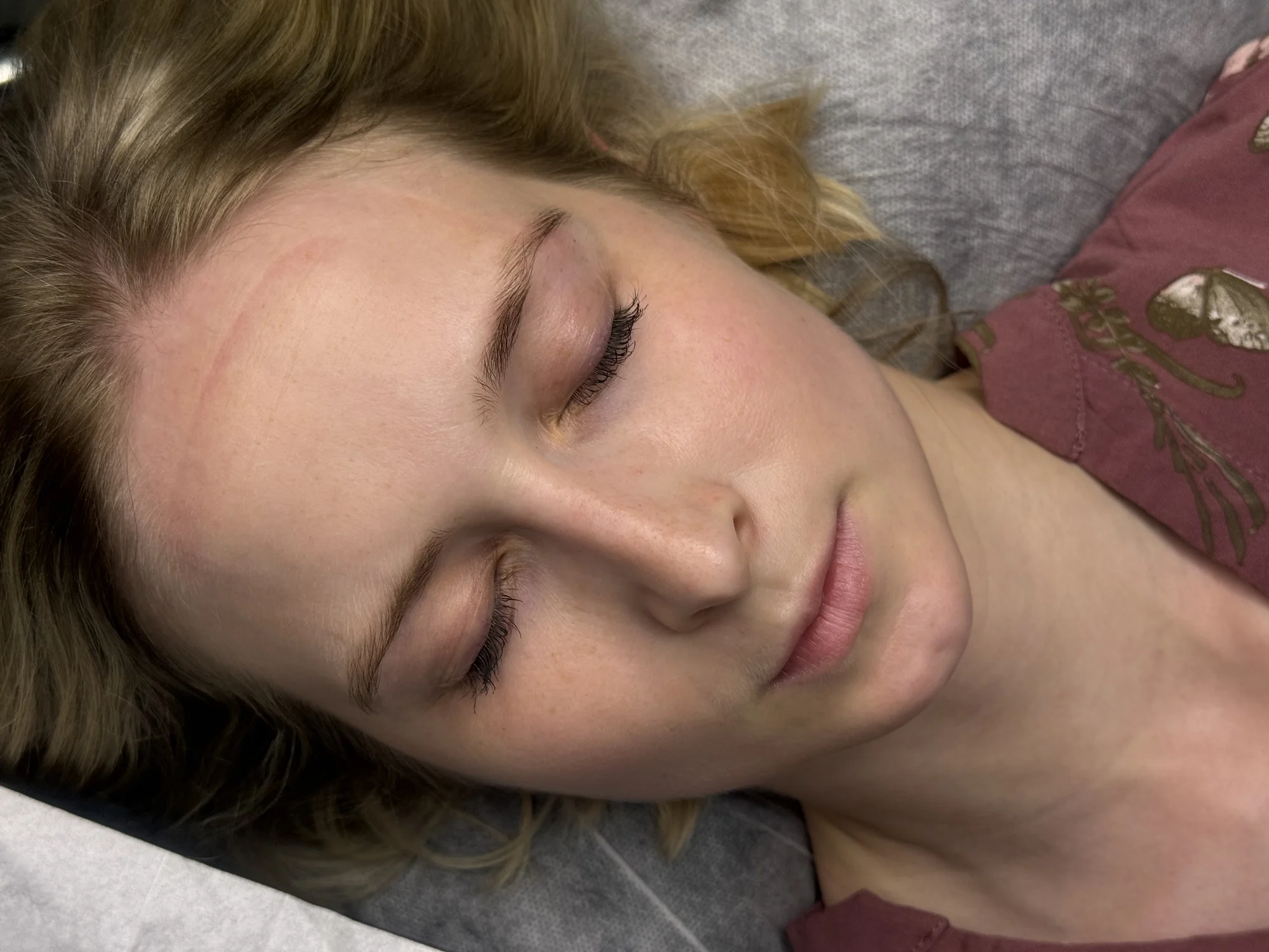 Krásné obočí a řasy: laminace, barvení a Keratin Base i prodloužení či zahuštění na míru