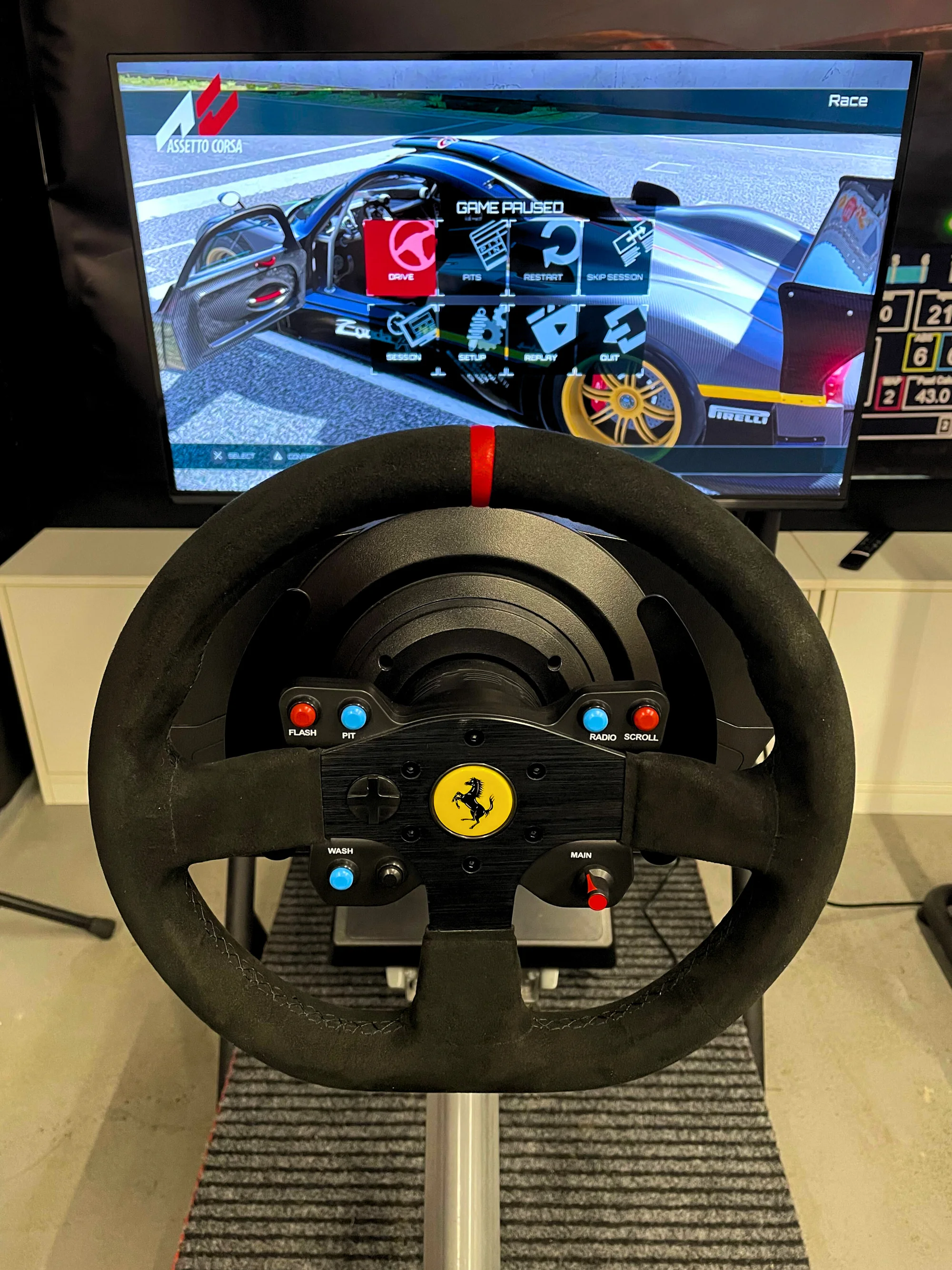 Šlápněte na to: závodní simulátor na 30 či 60 min. pro 2 osoby