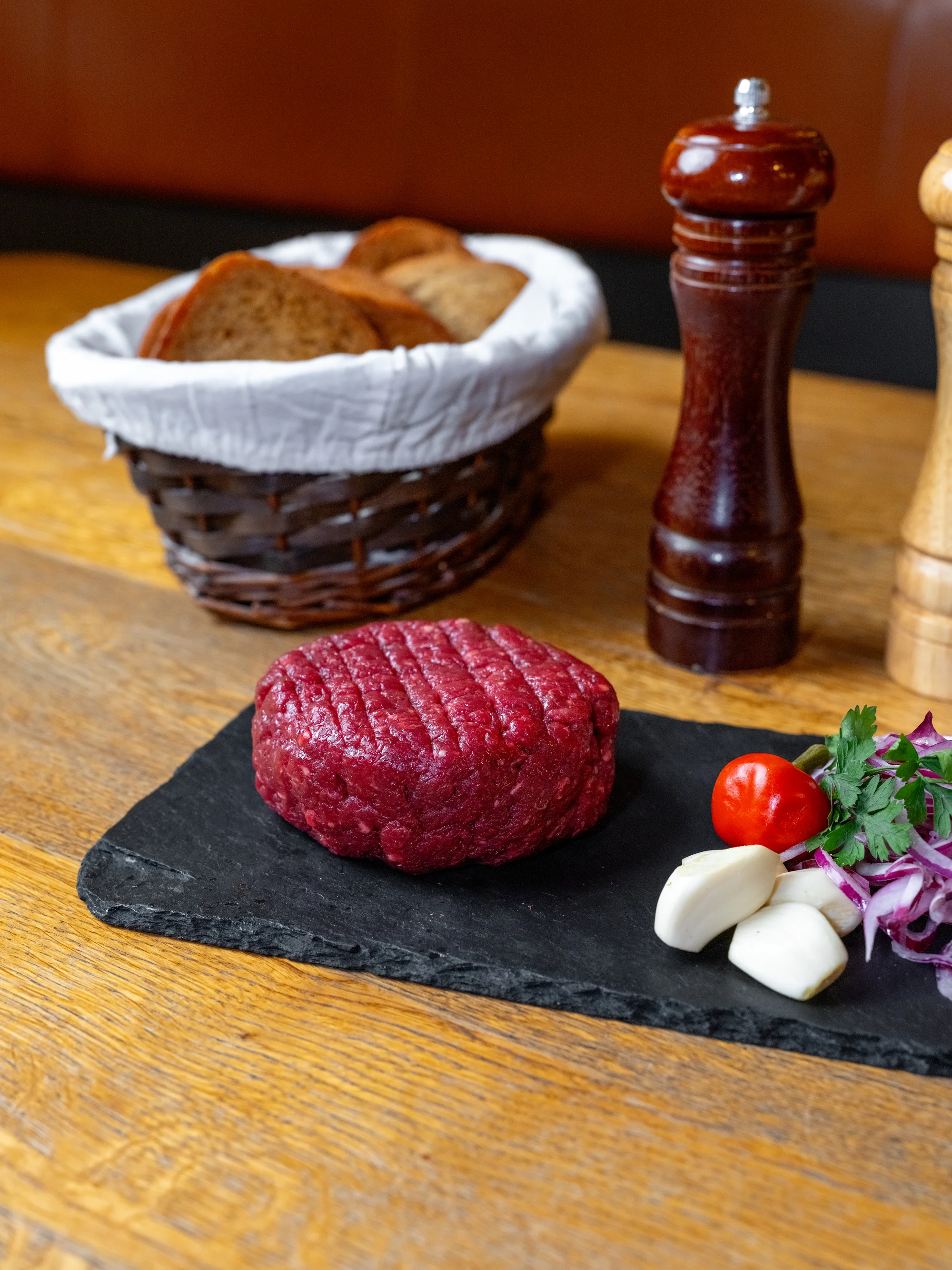 Masu zdar: 150 nebo 300 g tataráku s topinkami