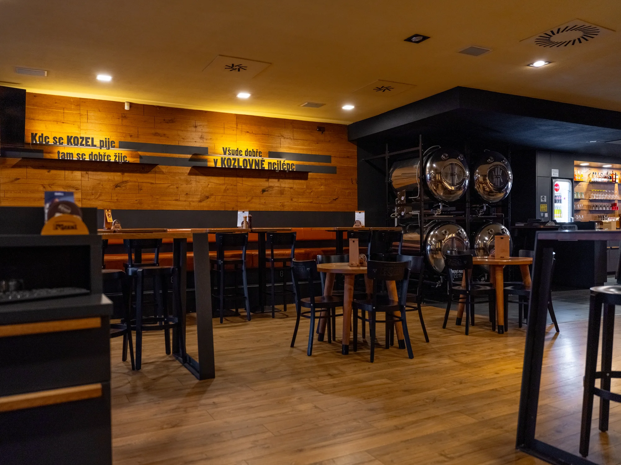 Naložené masové prkno i s pivy pro 2–8 osob: křídla, žebra, koleno i řízky