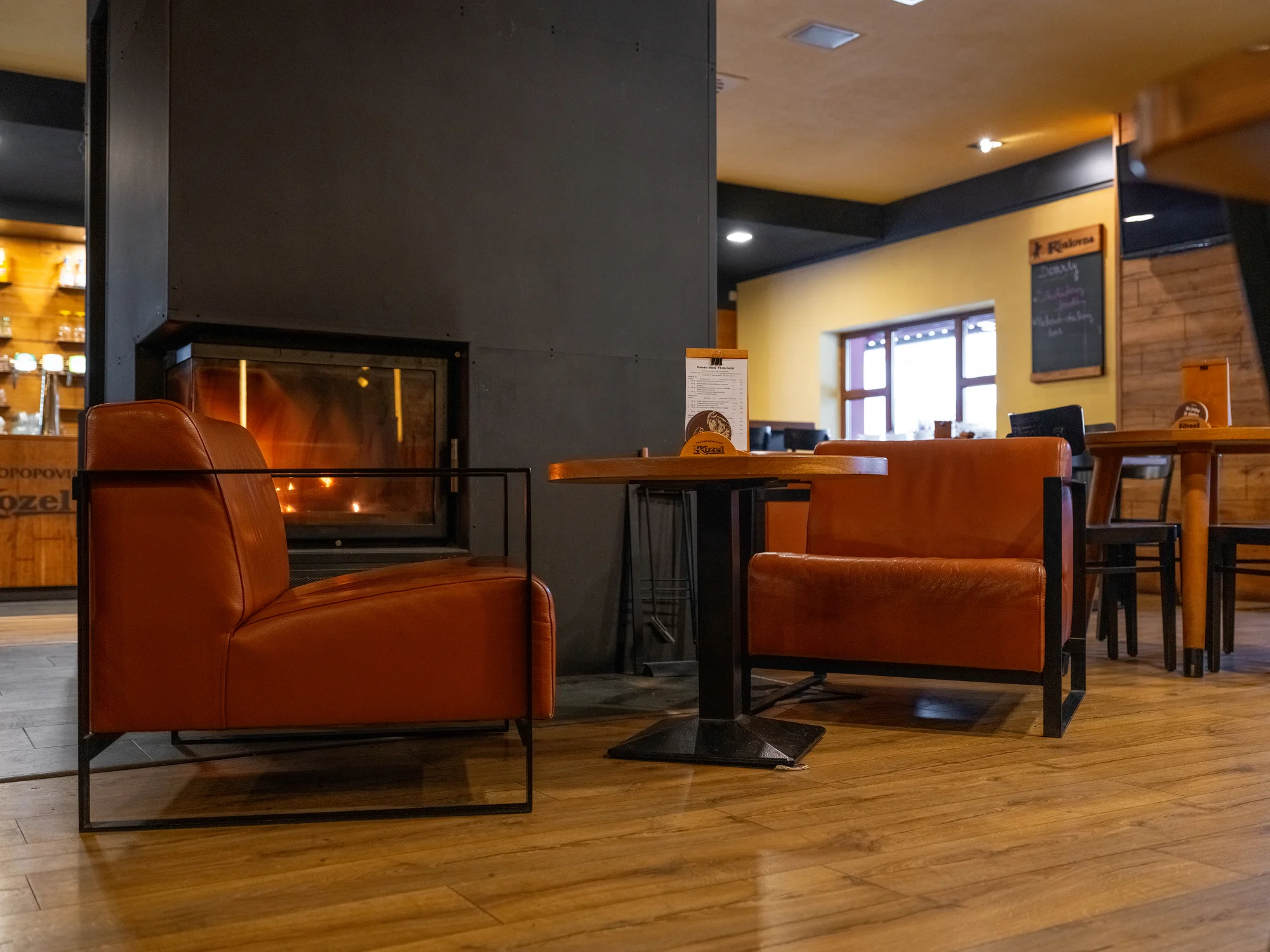 Naložené masové prkno i s pivy pro 2–8 osob: křídla, žebra, koleno i řízky