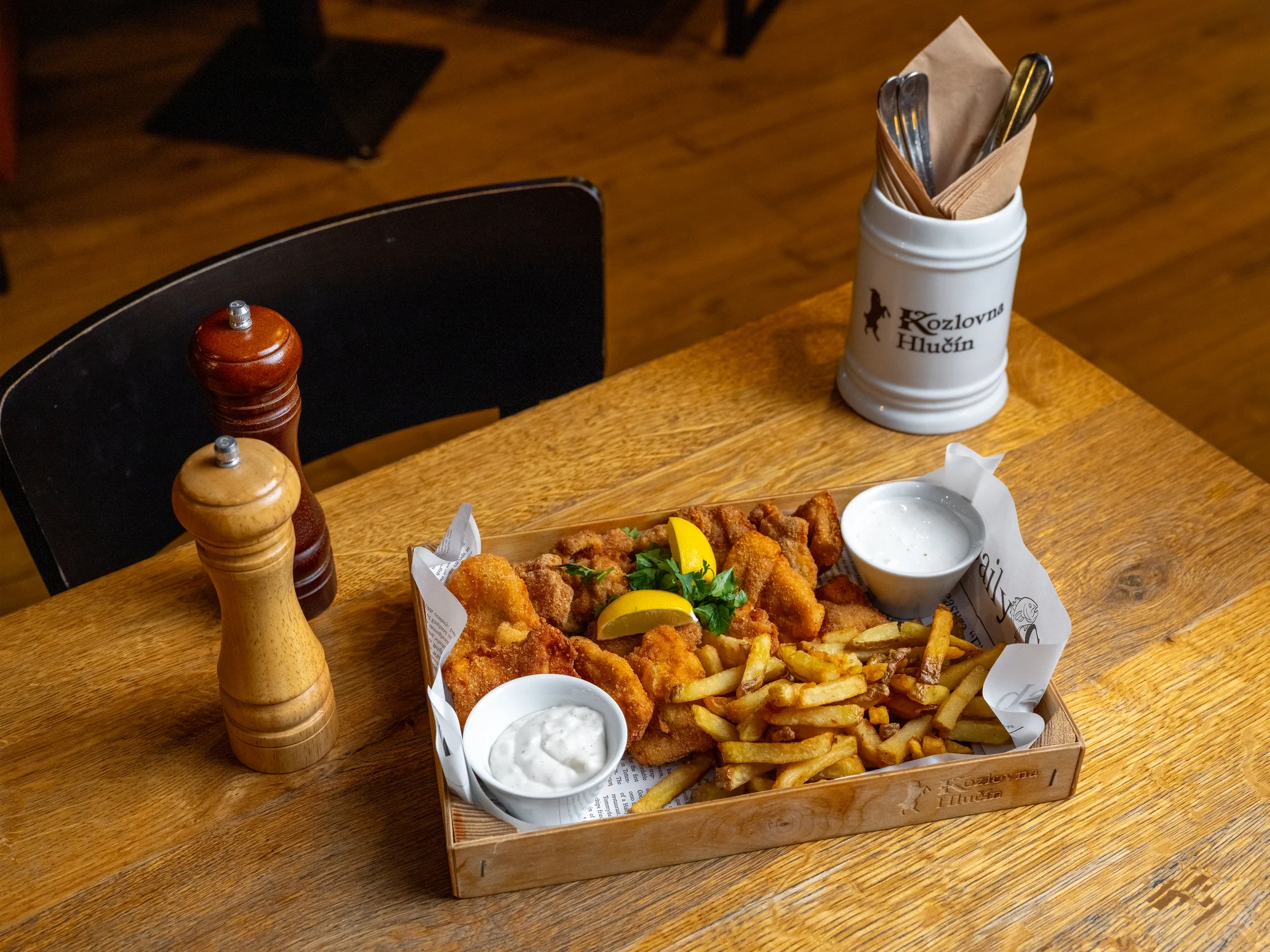 Miniřízečky z krkovice a kuřecího prsa s hranolky i dvě velká piva v Kozlovně Hlučín