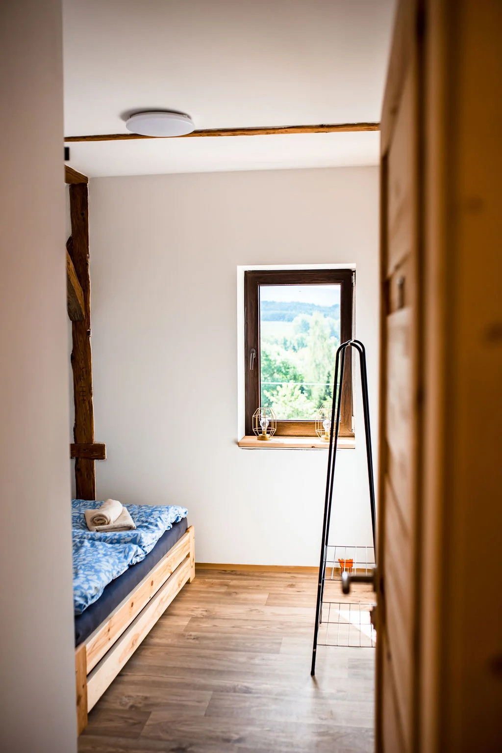 Romantika v Jizerkách: krásné ubytování ve stodole s možností snídaní, výhledy do krajiny