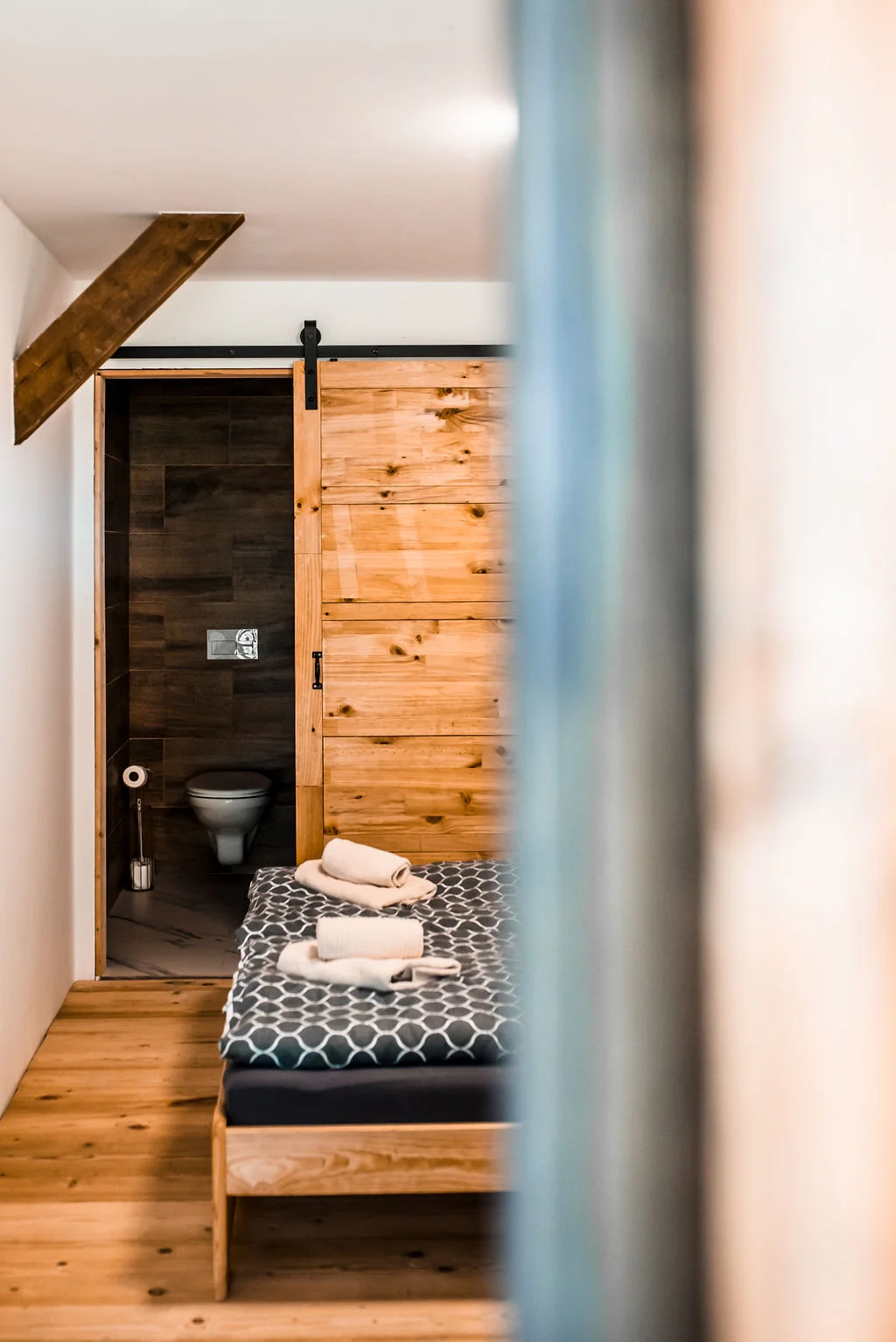 Romantika v Jizerkách: krásné ubytování ve stodole s možností snídaní, výhledy do krajiny