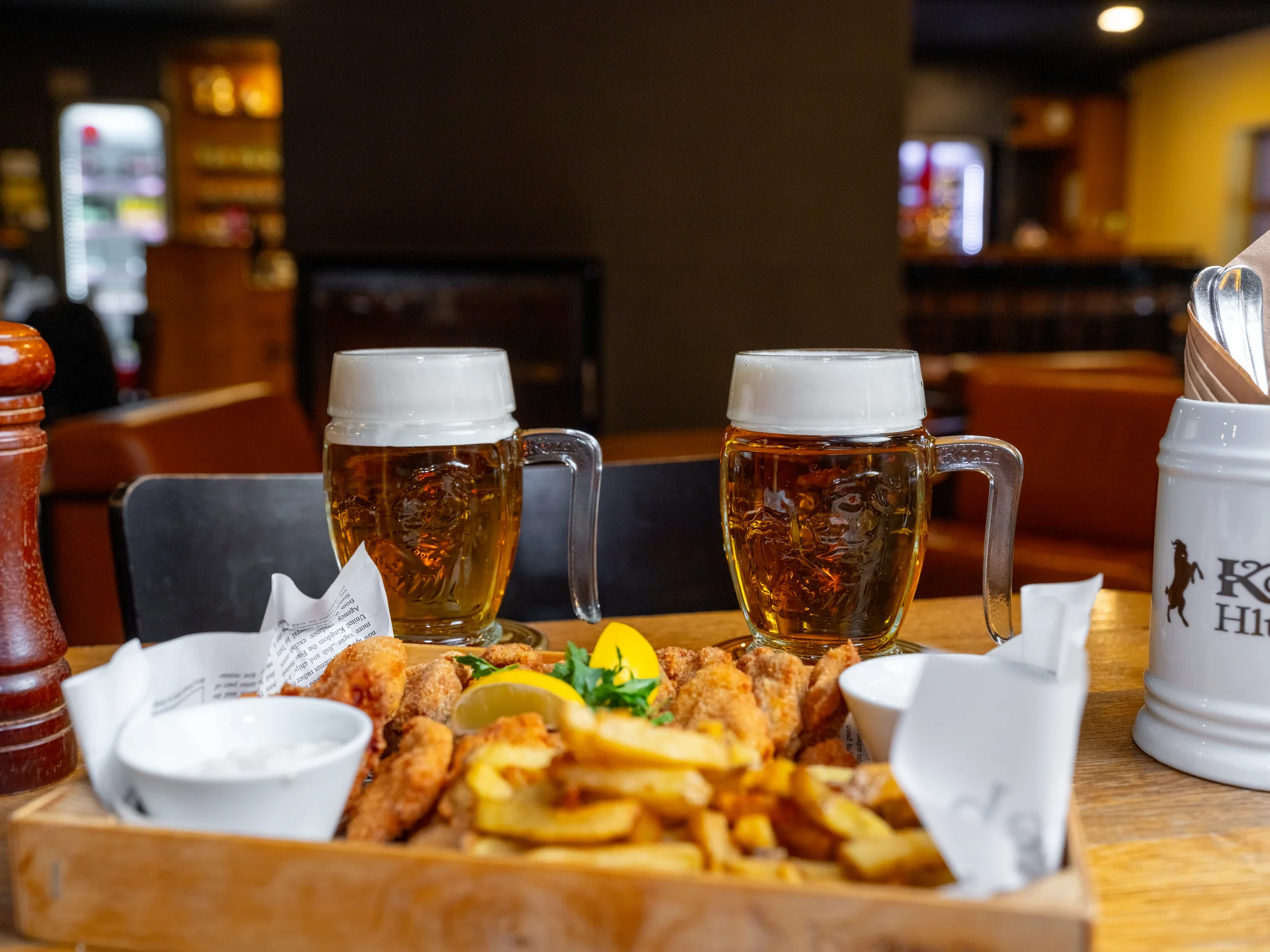 Miniřízečky z krkovice a kuřecího prsa s hranolky i dvě velká piva v Kozlovně Hlučín