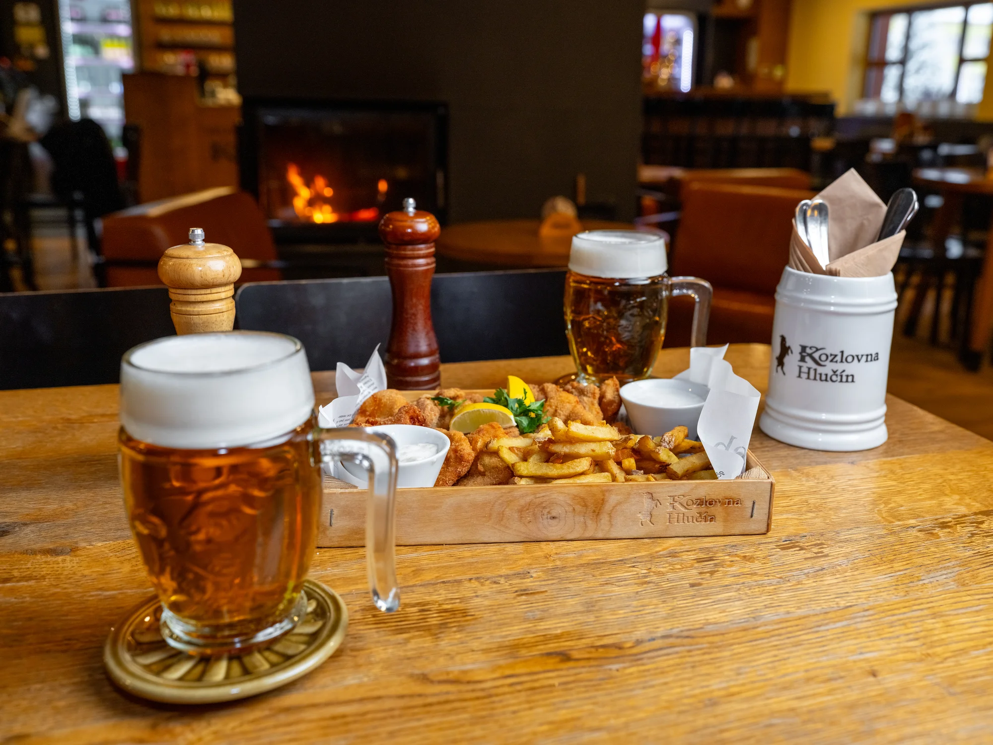 Miniřízečky z krkovice a kuřecího prsa s hranolky i dvě velká piva v Kozlovně Hlučín
