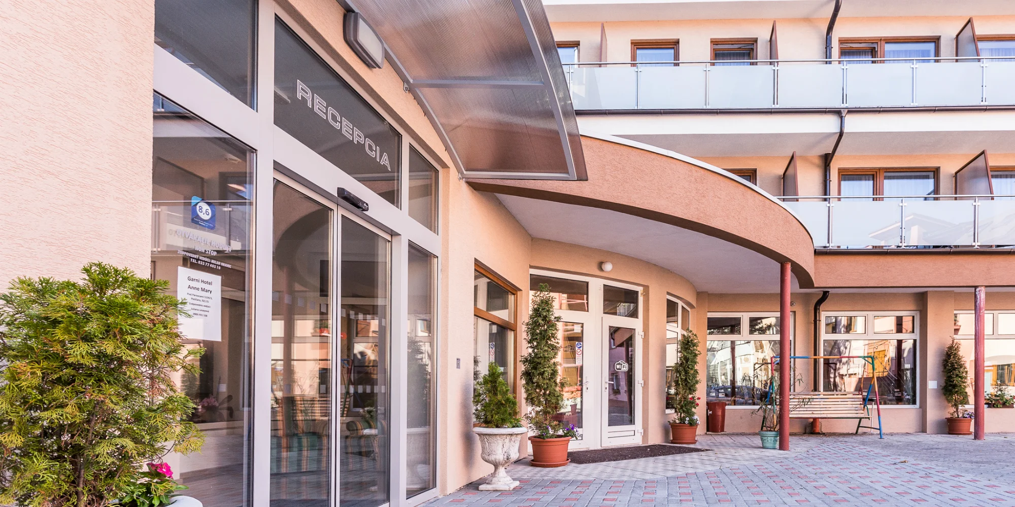 Romantický pobyt v Piešťanech s privátním wellness, snídaní a lahví vína