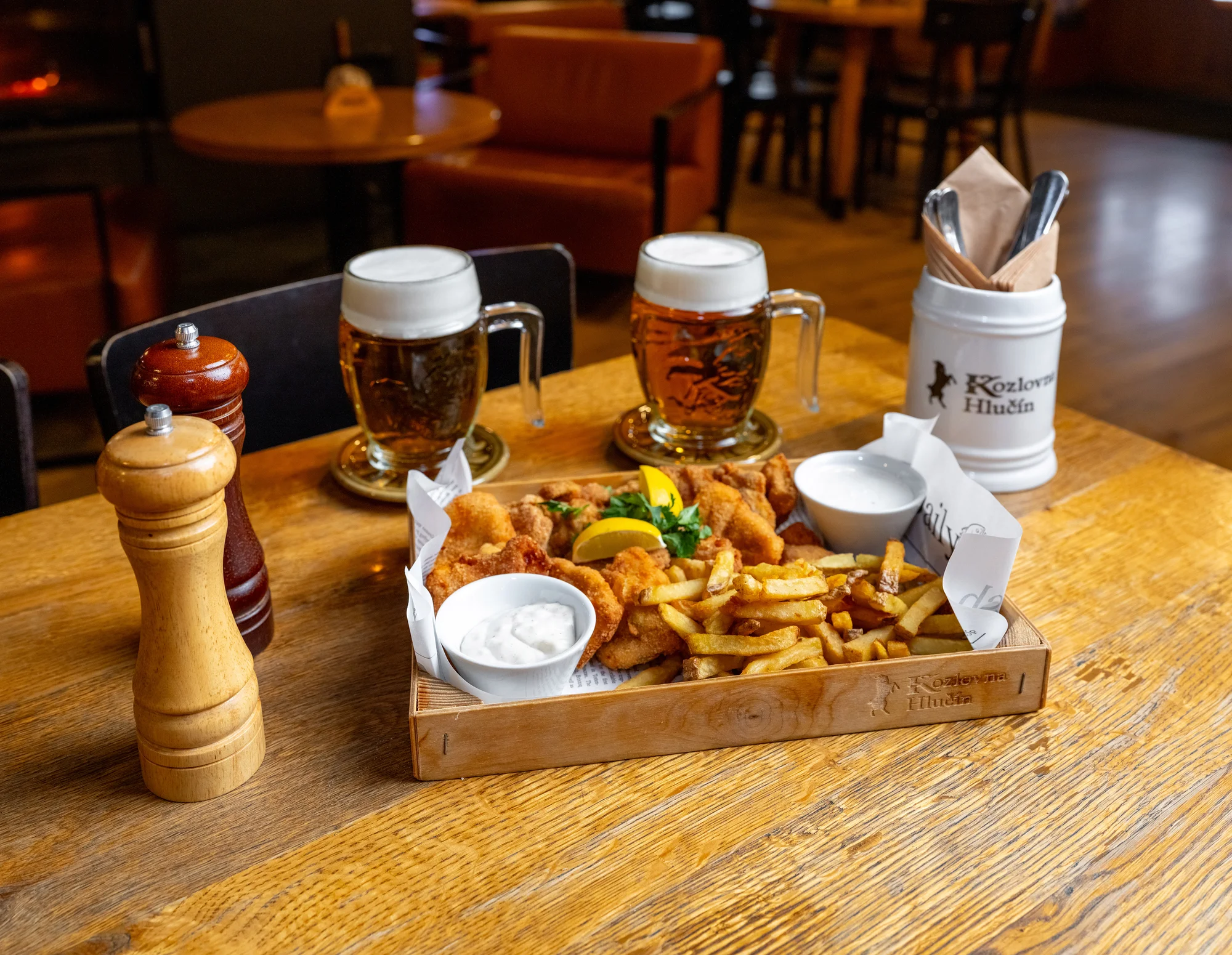 Miniřízečky z krkovice a kuřecího prsa s hranolky i dvě velká piva v Kozlovně Hlučín