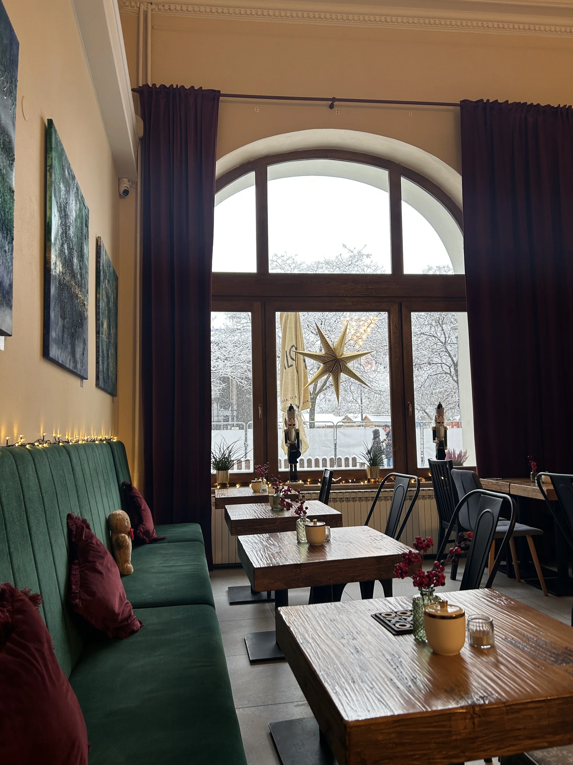 Káva, zákusek i limonáda s kousky ovoce dle výběru pro 1 nebo 2 osoby