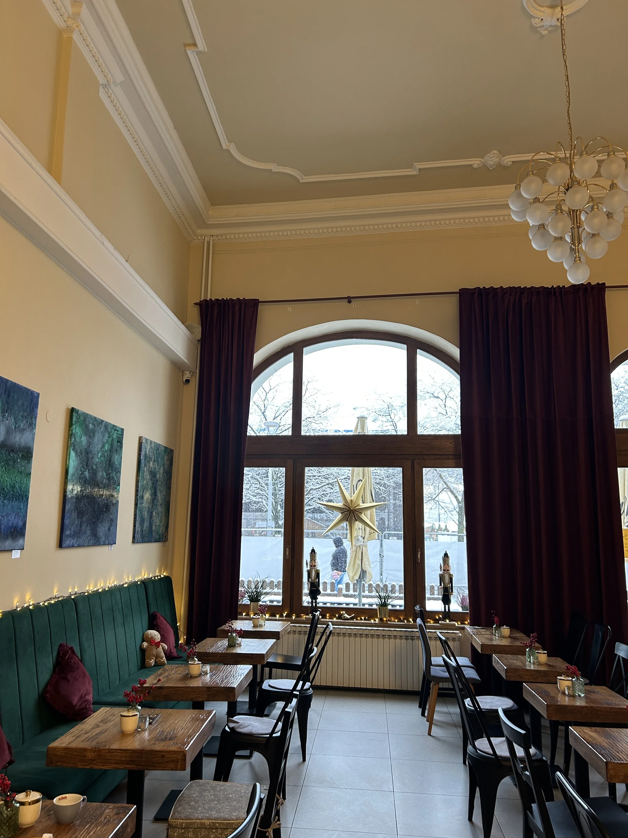 Káva, zákusek i limonáda s kousky ovoce dle výběru pro 1 nebo 2 osoby