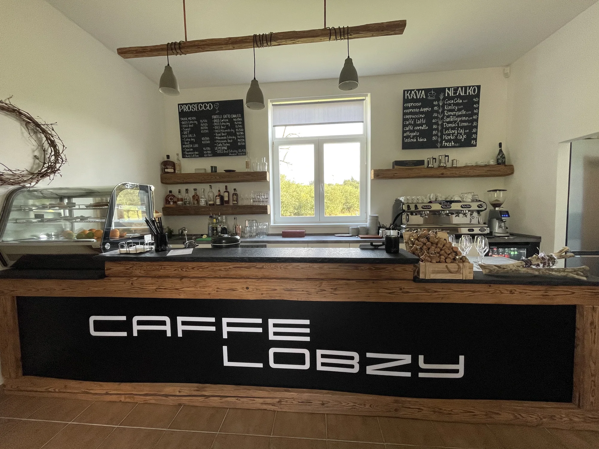 Otevřený voucher do kavárny s prosecco barem a italskými delikatesami u řeky Úslavy