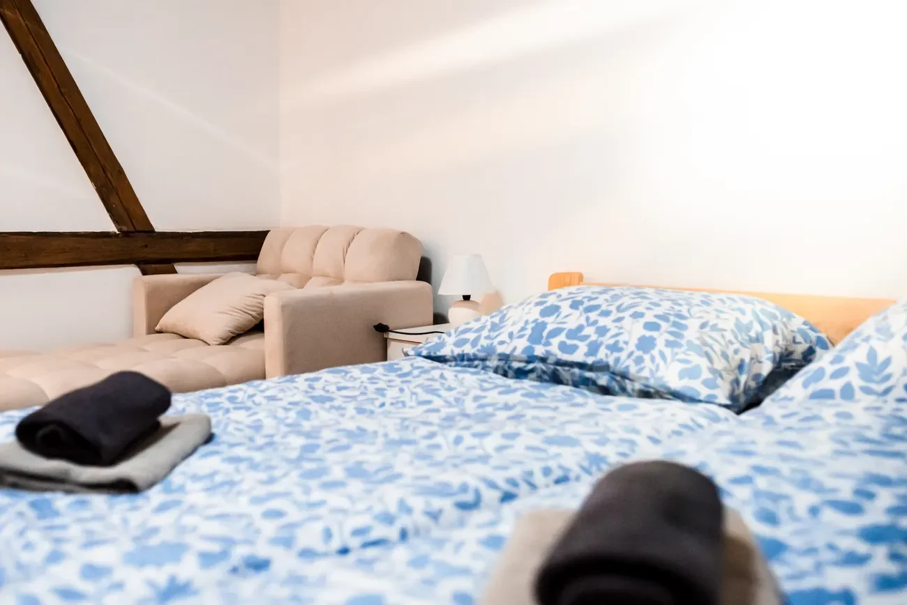 Romantika v Jizerkách: krásné ubytování ve stodole s možností snídaní, výhledy do krajiny