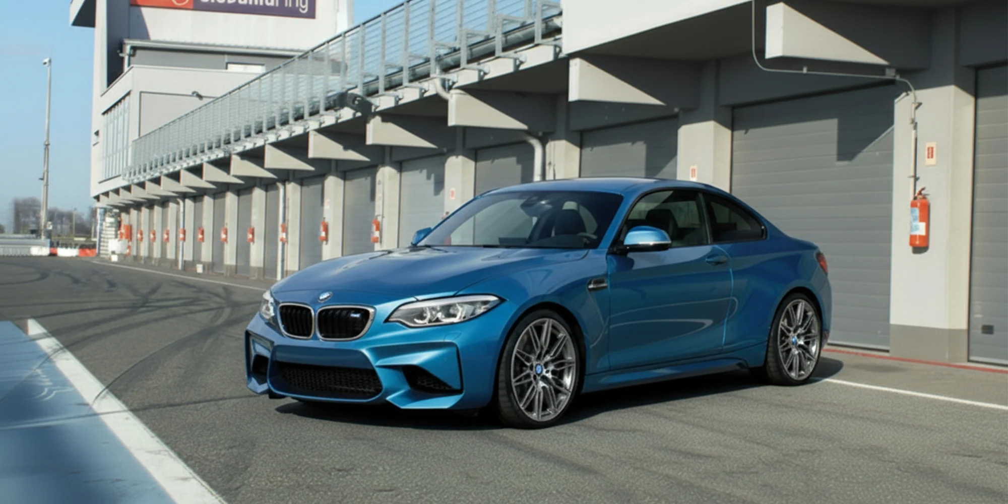 Jízdy v supersportech na závodním okruhu: 1 až 4 kola a na výběr 4 auta