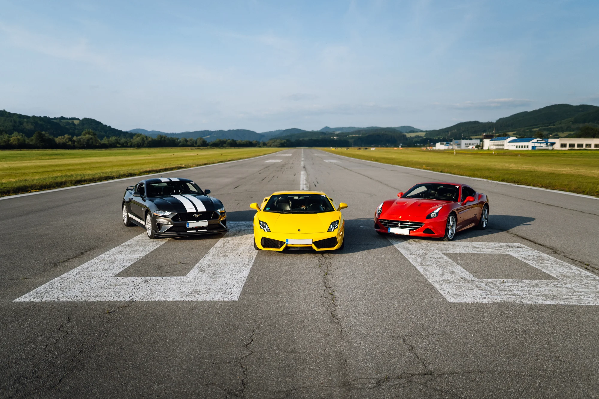 Jízdy v supersportech na závodním okruhu: 1 až 4 kola a na výběr 4 auta