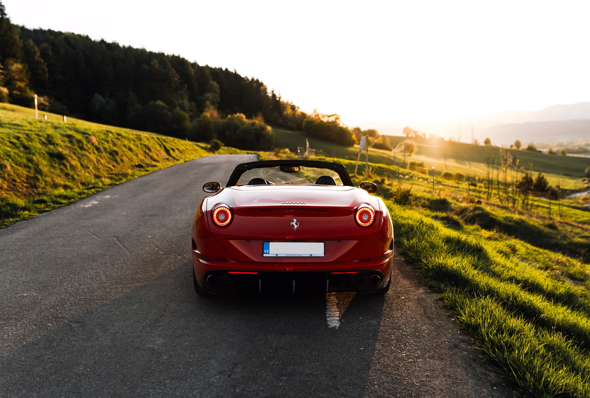 Vstříc adrenalinu: jízda v supersportu –⁠⁠⁠⁠⁠⁠ Ferrari, Lamborgini i Mustang, 20–⁠⁠⁠⁠⁠⁠40 minut