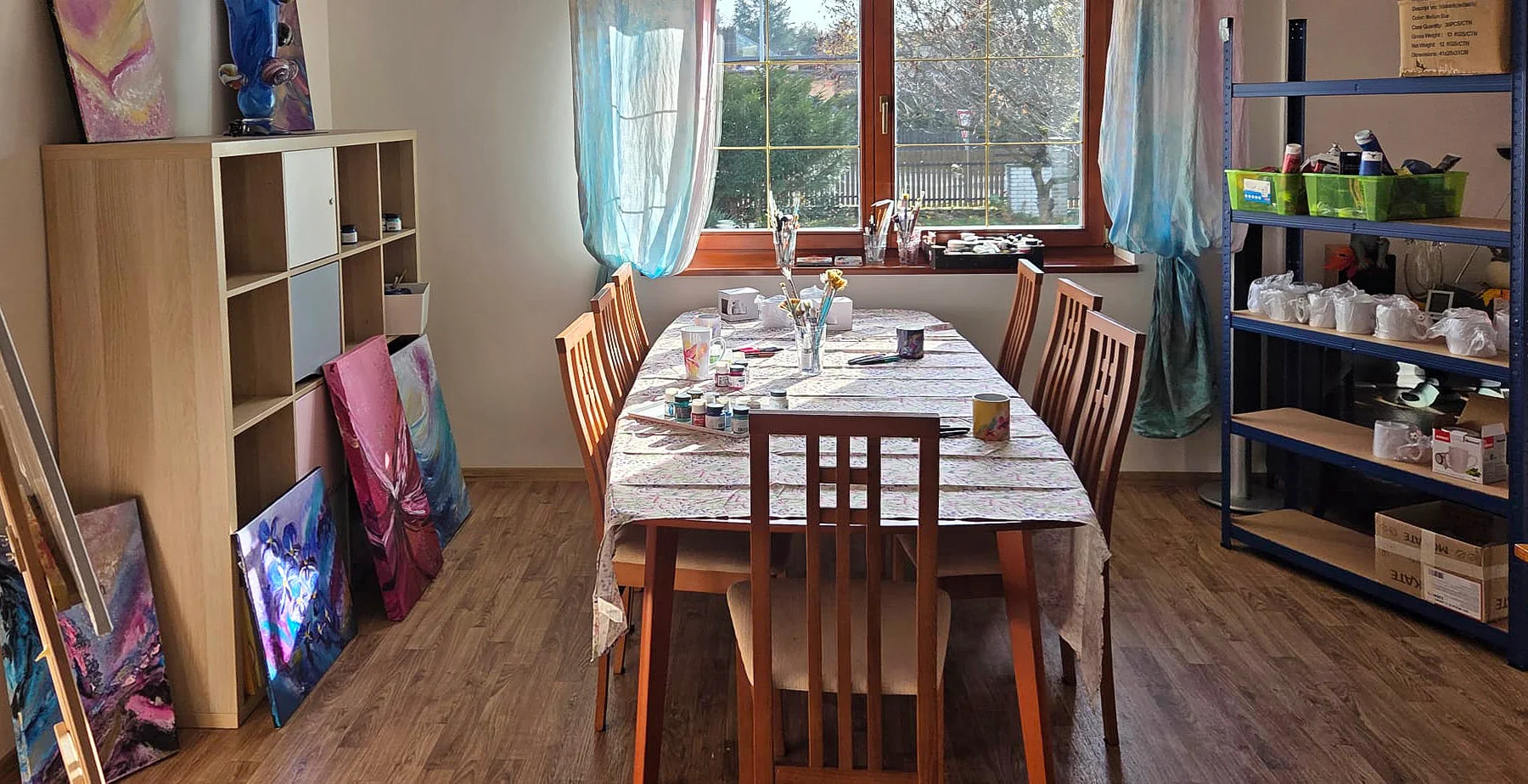 Zážitková malba obrazu: skupinová či individuální tvorba vybranou technikou