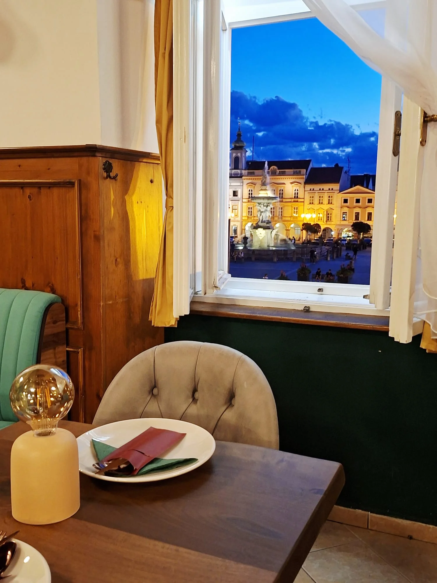 Autentické chutě Indie: Dárkové vouchery do nové indické restaurace a baru v srdci Budějovic