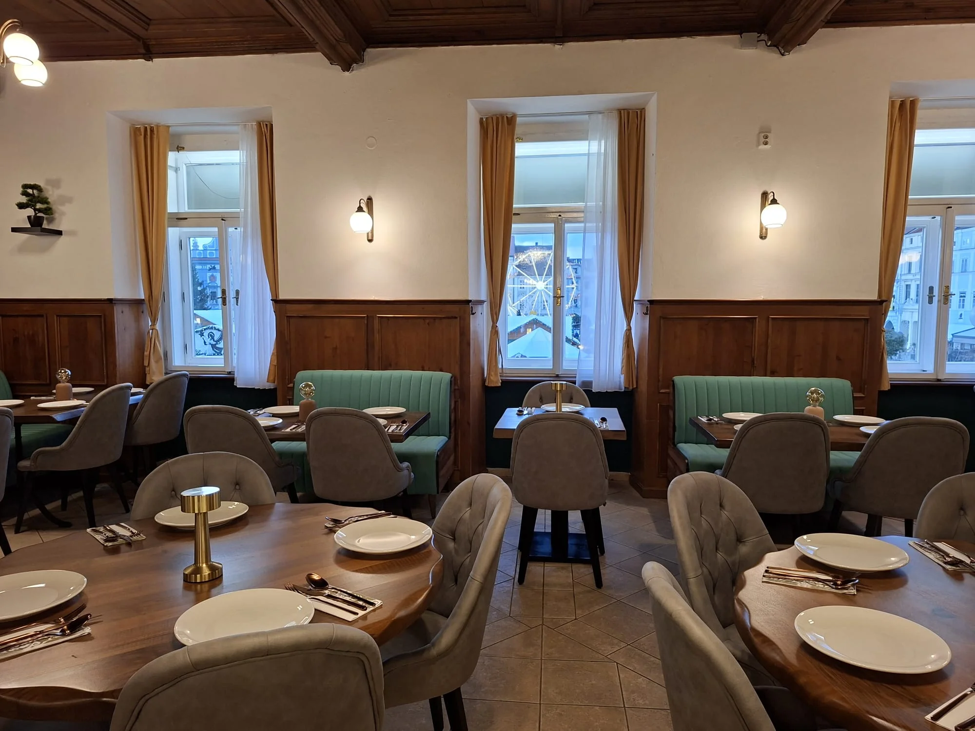 Autentické chutě Indie: Dárkové vouchery do nové indické restaurace a baru v srdci Budějovic