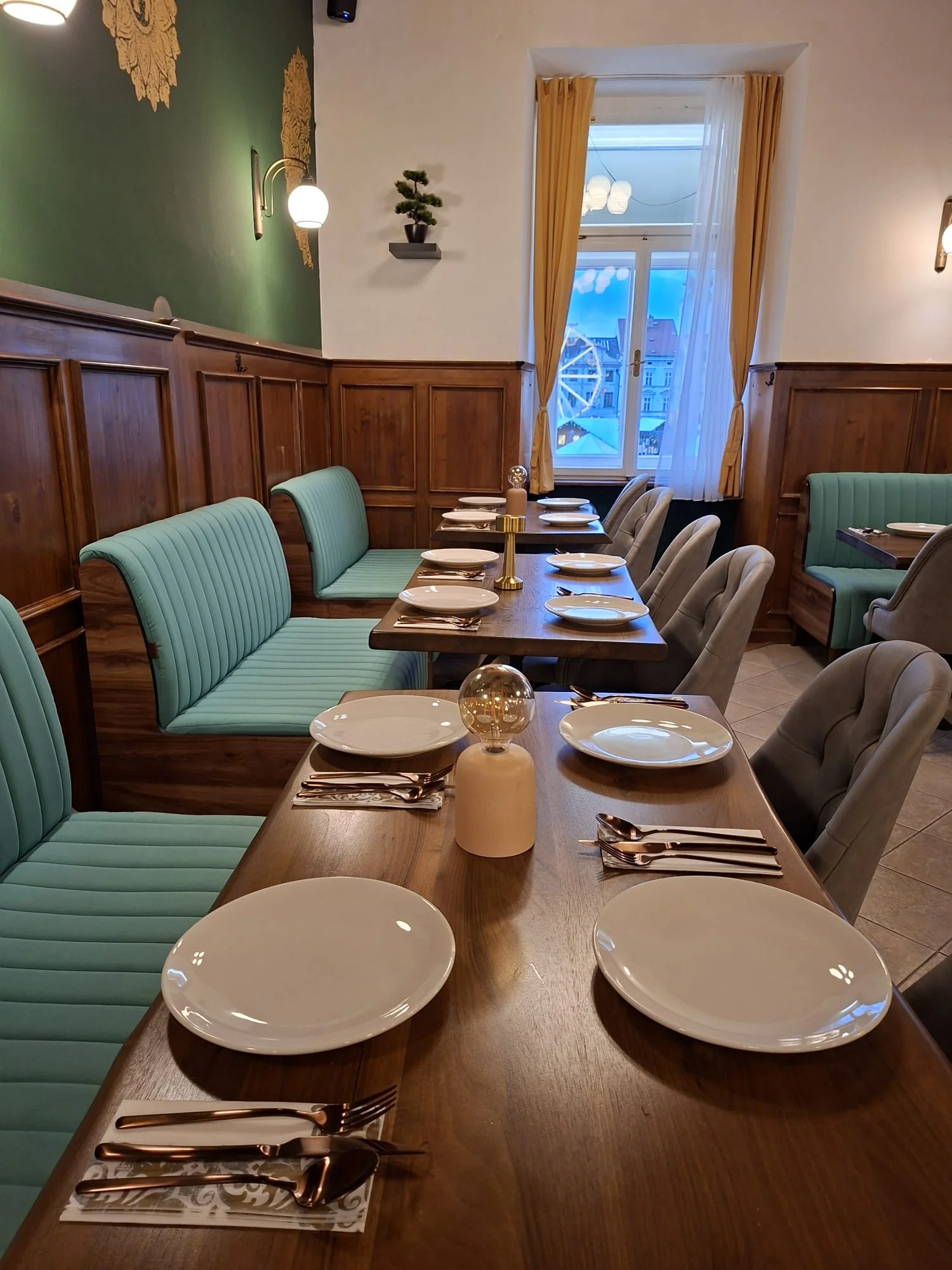 Autentické chutě Indie: Dárkové vouchery do nové indické restaurace a baru v srdci Budějovic