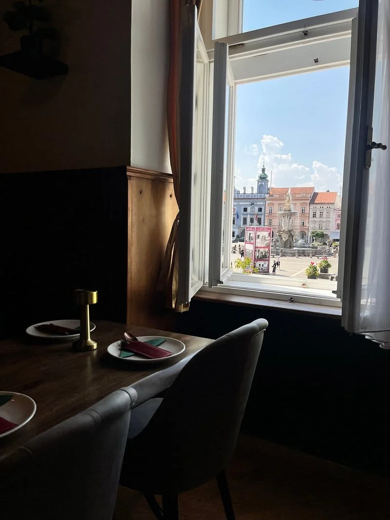 Autentické chutě Indie: Dárkové vouchery do nové indické restaurace a baru v srdci Budějovic