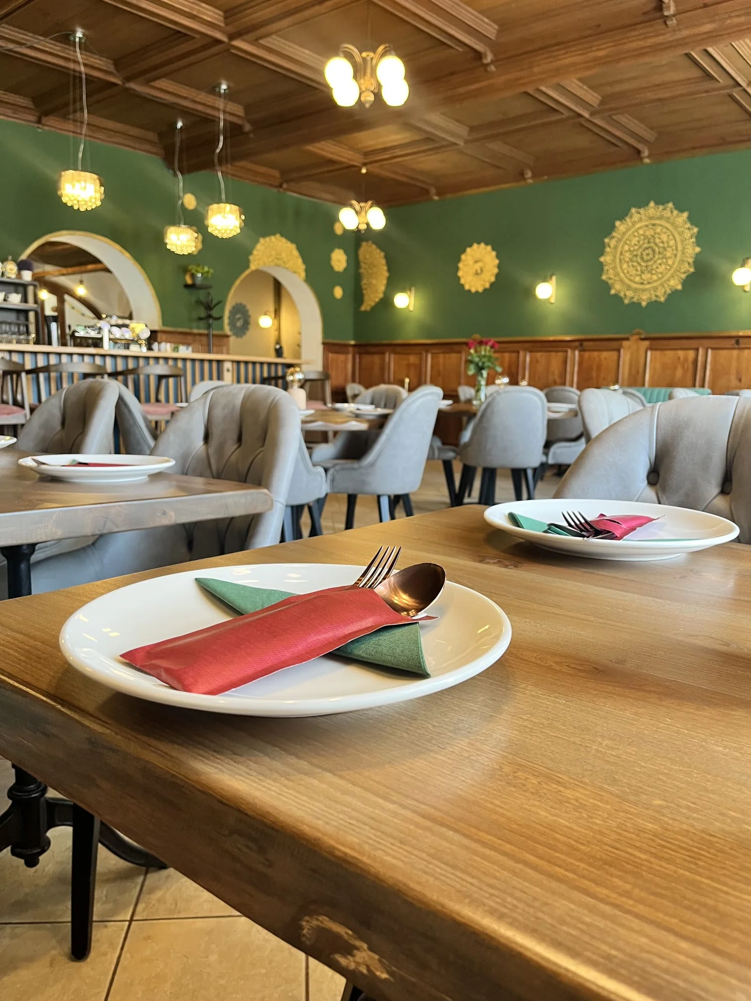 Autentické chutě Indie: Dárkové vouchery do nové indické restaurace a baru v srdci Budějovic