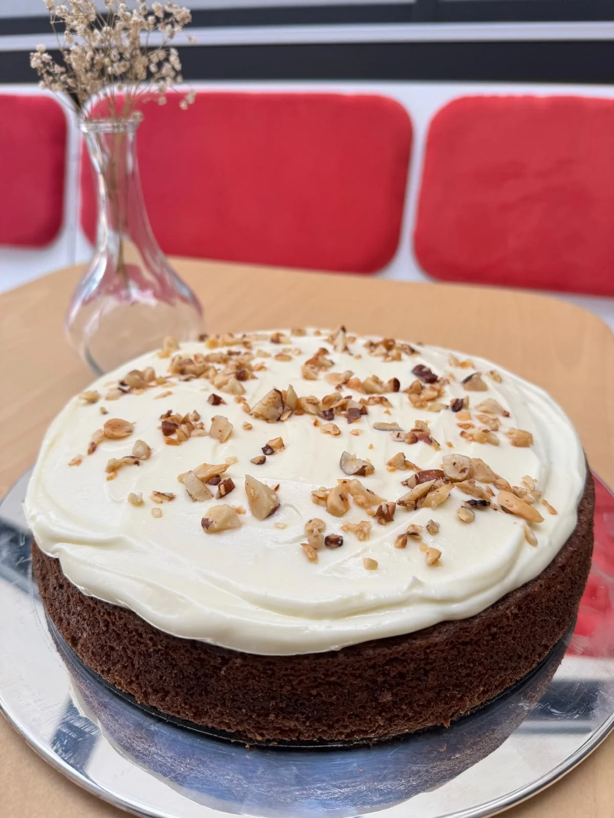 Káva nebo matcha a domácí zákusek v příjemné kavárně s galerií