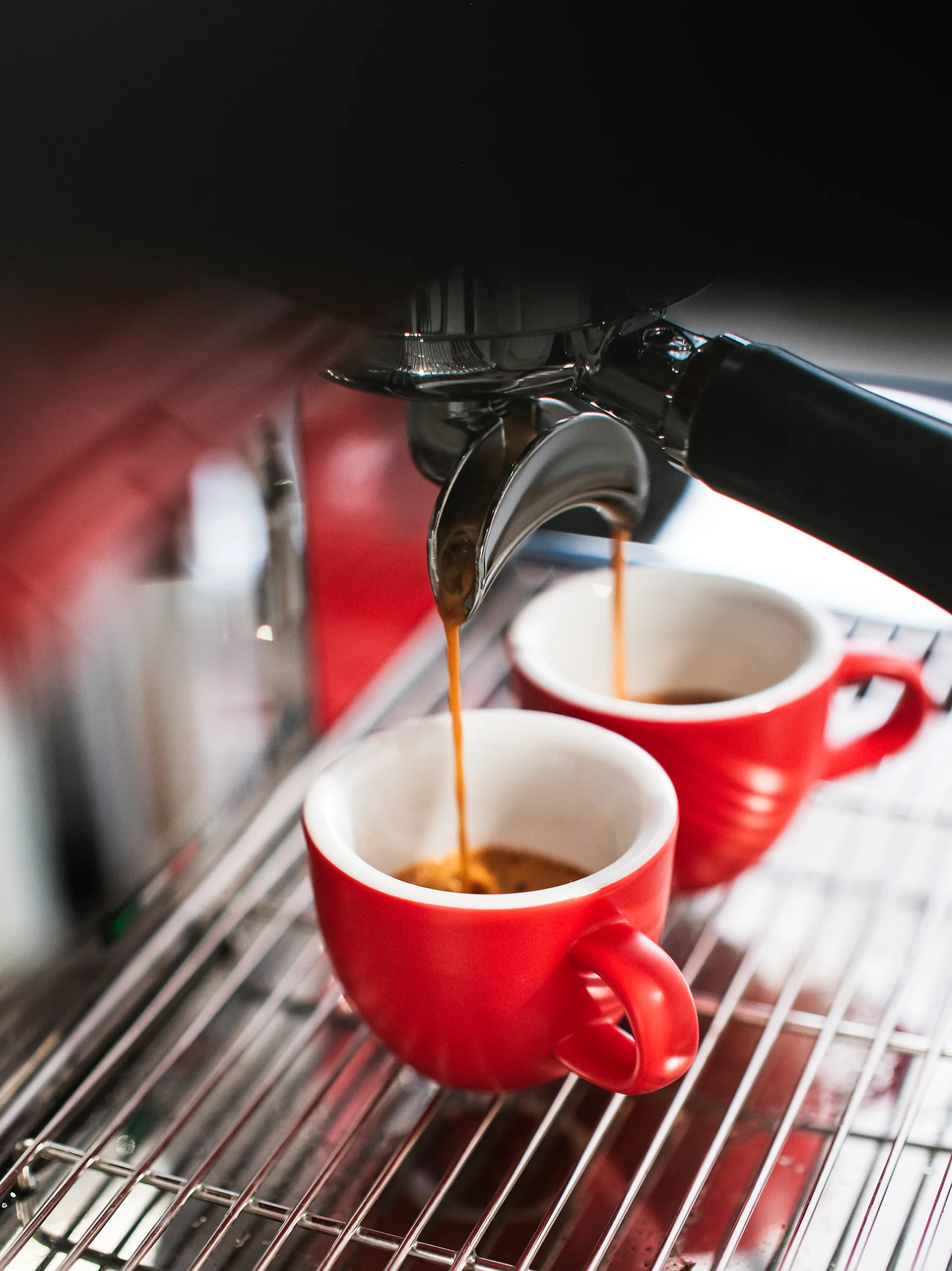 Káva nebo matcha a domácí zákusek v příjemné kavárně s galerií