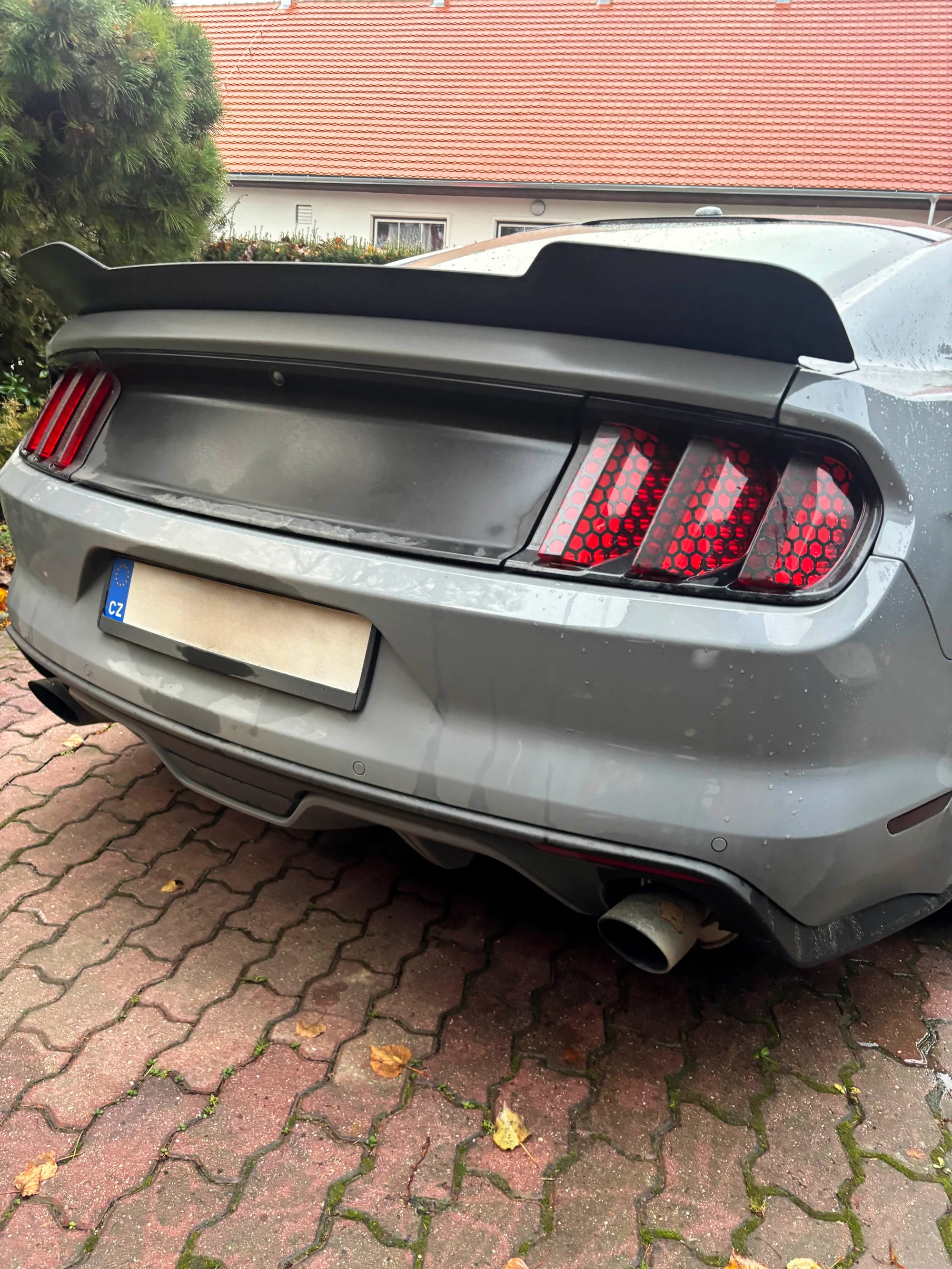 Detailní čištění auta: interiér vč. tepování, exteriér, ozon i kompletní balíček