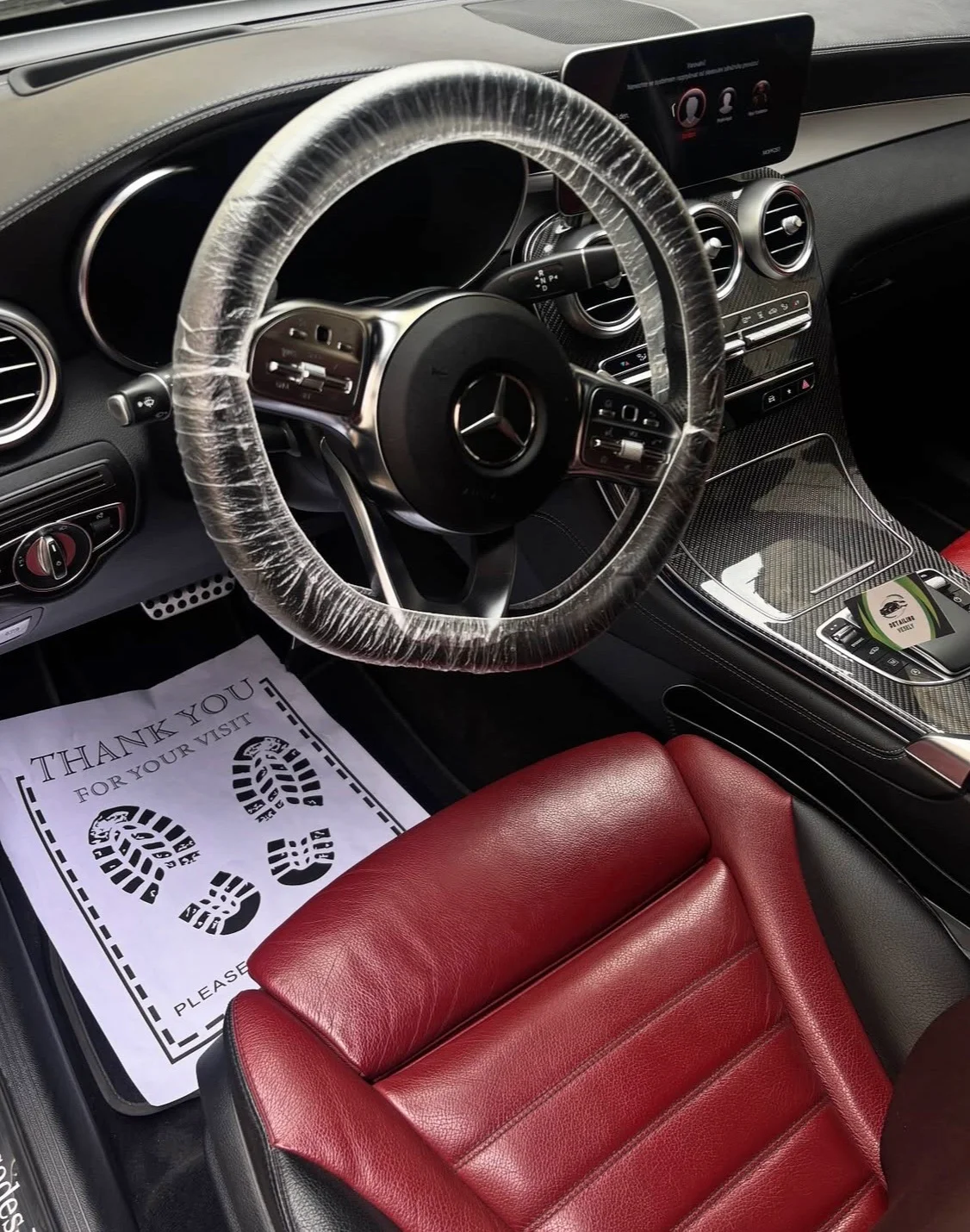 Detailní čištění auta: interiér vč. tepování, exteriér, ozon i kompletní balíček