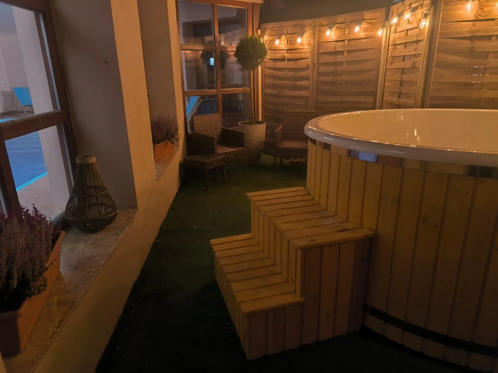 Pobyt ve wellness penzionu nedaleko Kroměříže se zahradou, krytým bazénem, masážním sudem a infrasaunou