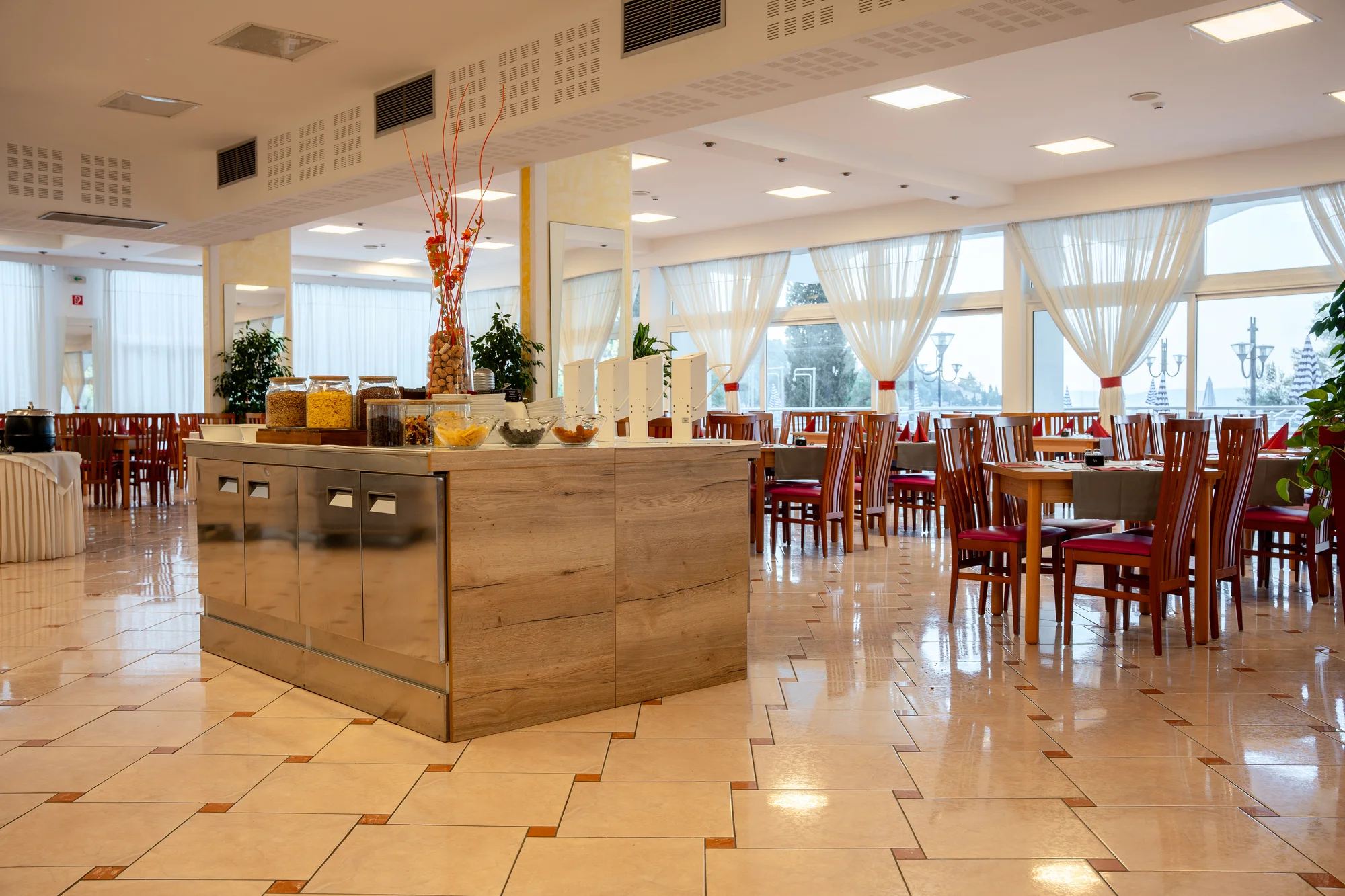 Dovolená v chorvatském zálivu Rabac: 4* hotel 150 m od pláže, strava i bazény