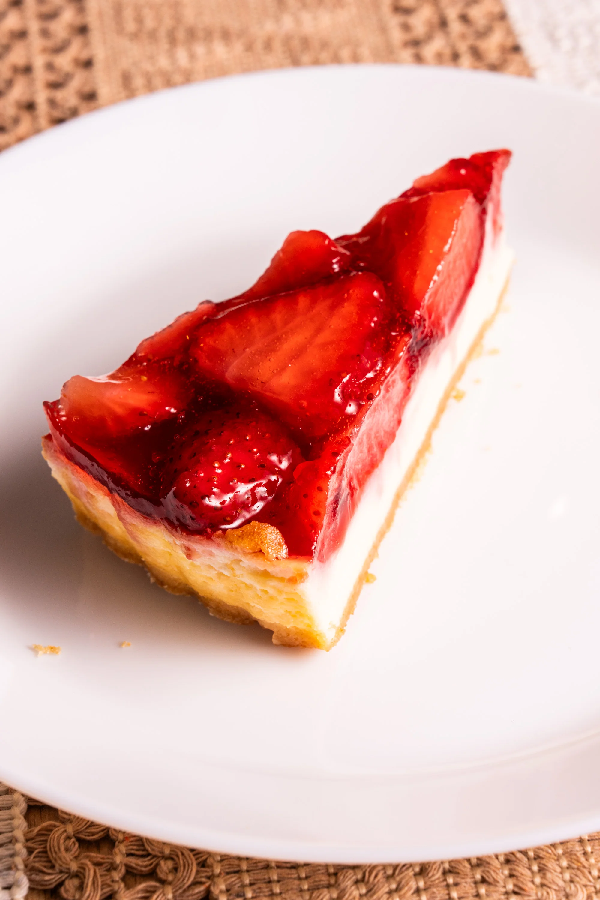 4chodové menu v moderní restauraci: tatarák, kulajda, panenka sous vide a cheesecake