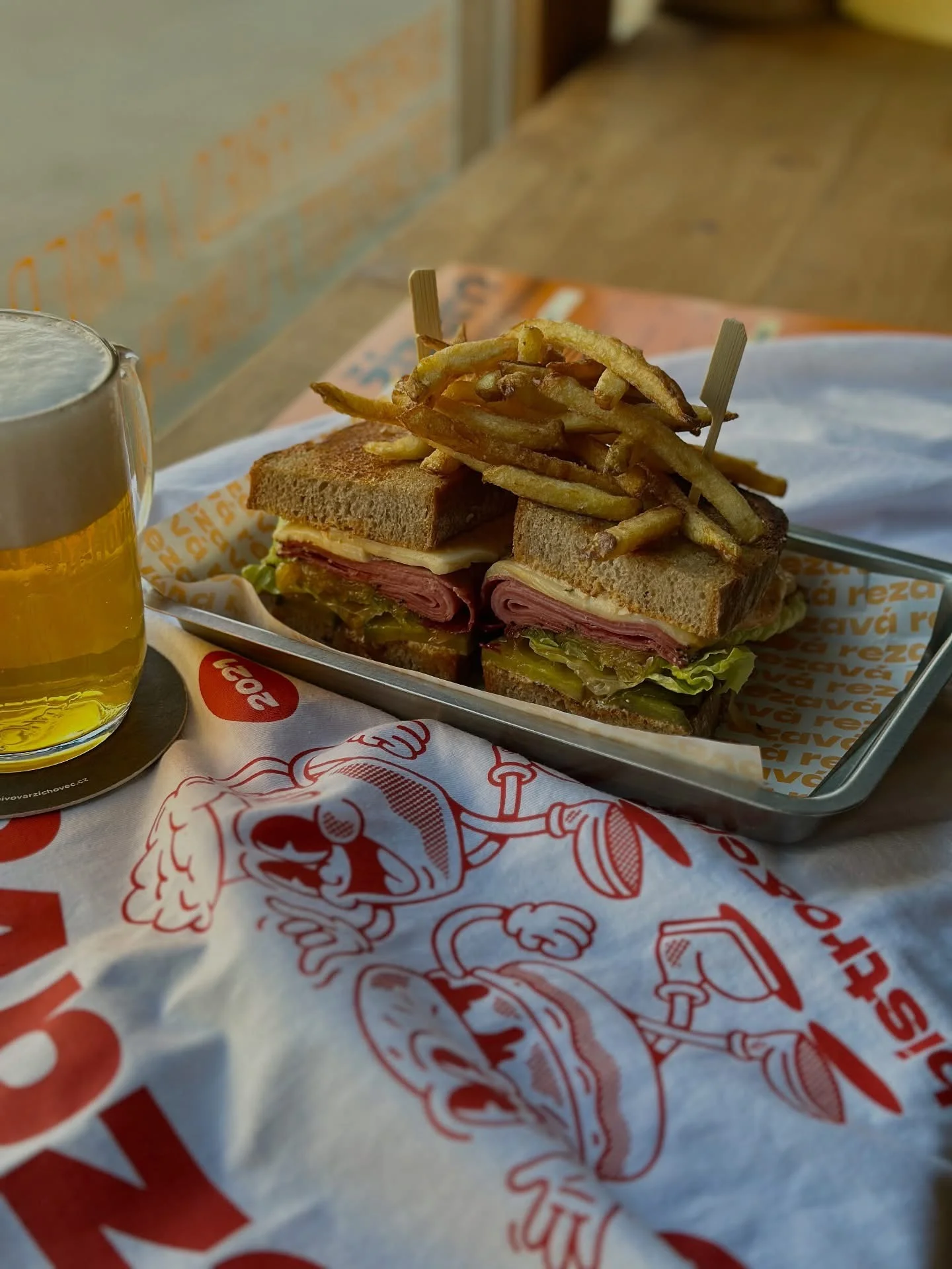 Otevřené vouchery na 500-1500 Kč: burgery, kuře v tempuře i trhané vepřové