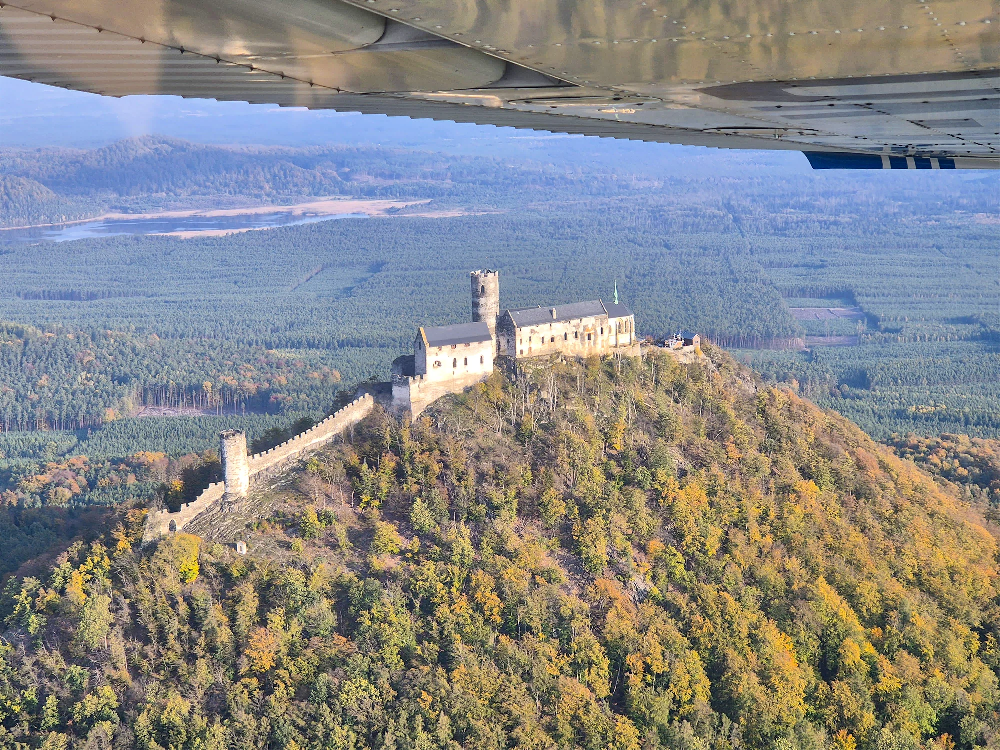 20min. vyhlídkový let v Cessně 172R nad Libercem a okolím pro 1 osobu