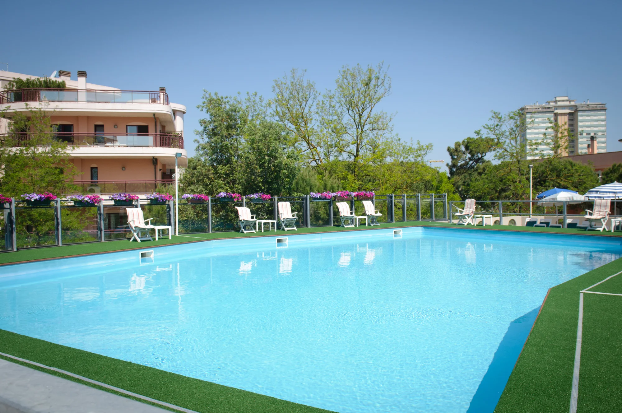 Ravenna: hotel u pláže, bazén i strava dle výběru od snídaní až po plnou penzi