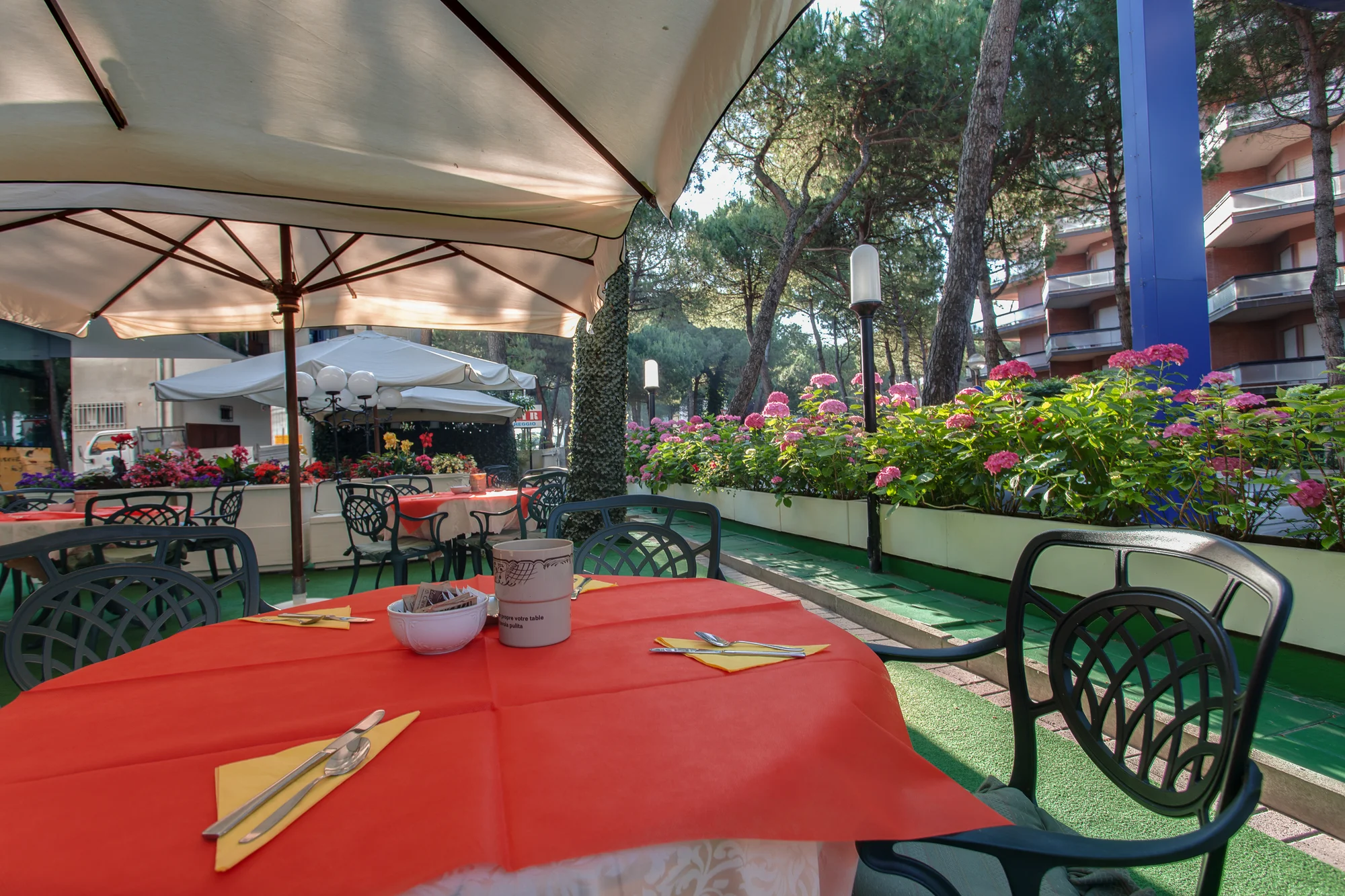 Ravenna: hotel u pláže, bazén i strava dle výběru od snídaní až po plnou penzi