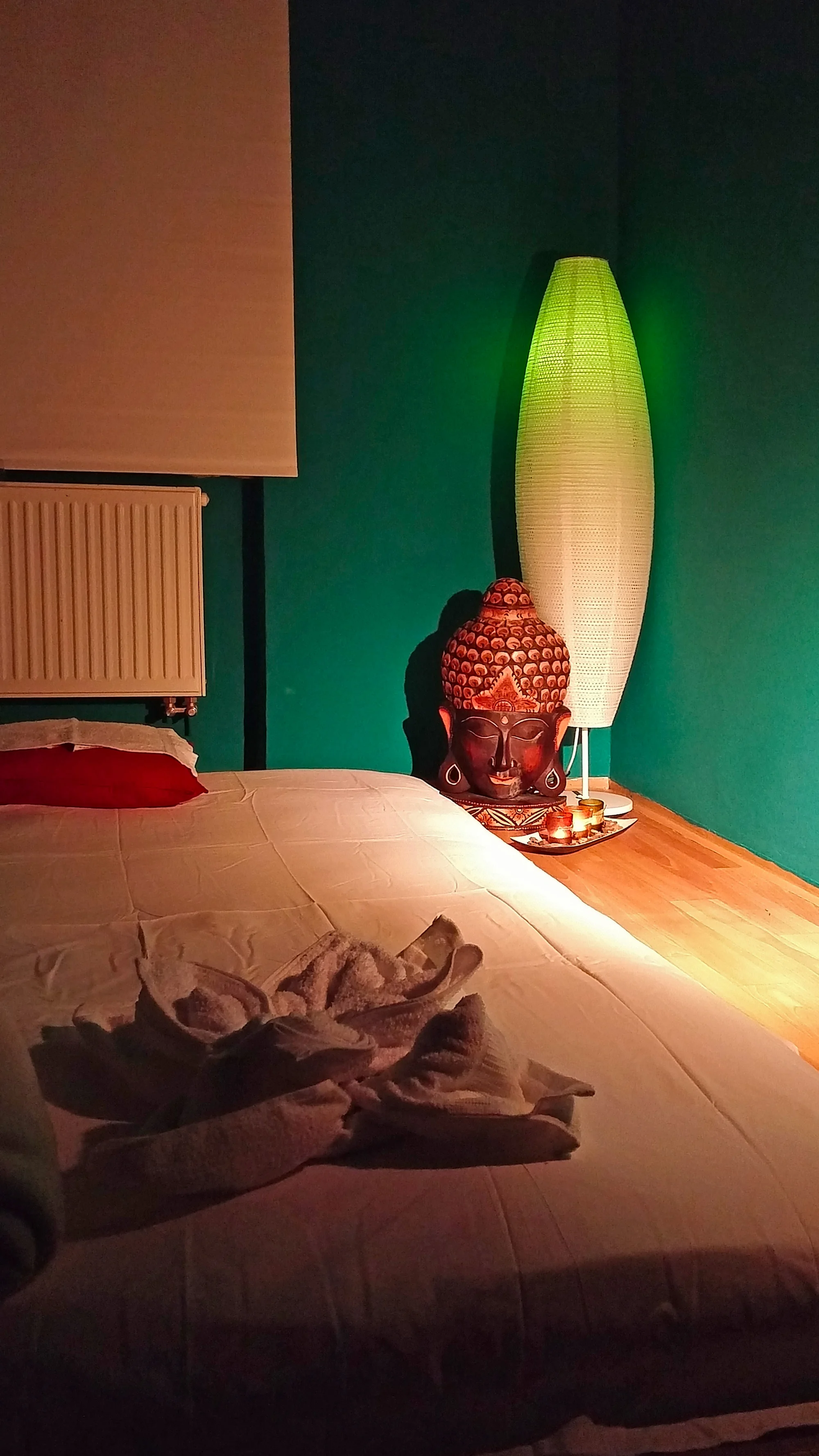 Thajská masáž zad a šíje od rodilých Thajek v délce 30 minut