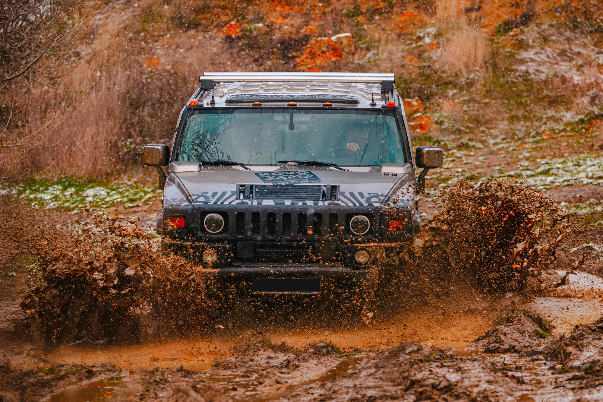 Offroadová jízda ve vozech Nissan Patrol nebo Hummer H2: 10 minut se vezete, 30 minut řídíte