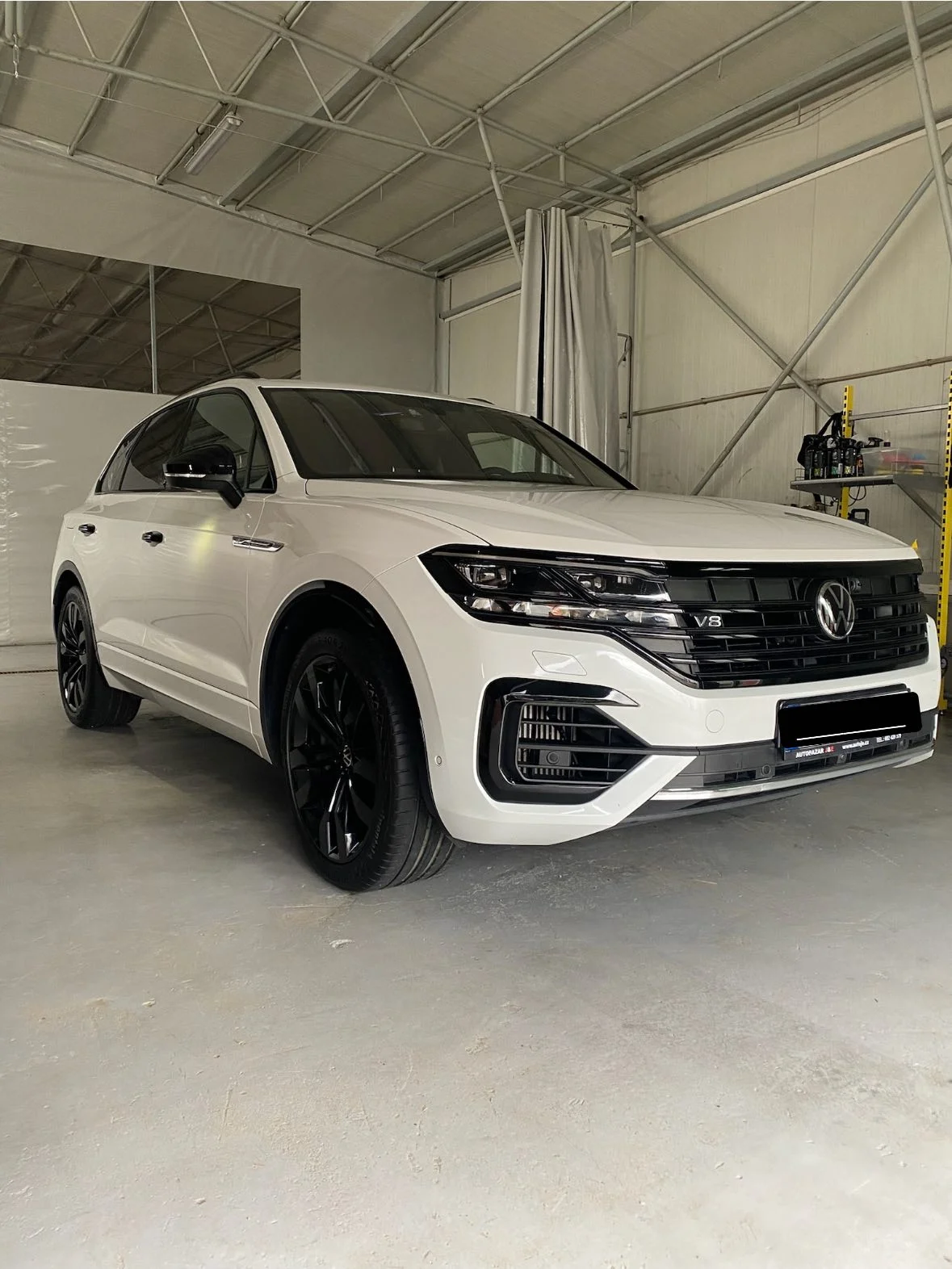 Prémiová péče o vaše auto: ruční mytí, detailní čištění i tříkrokové leštění laku