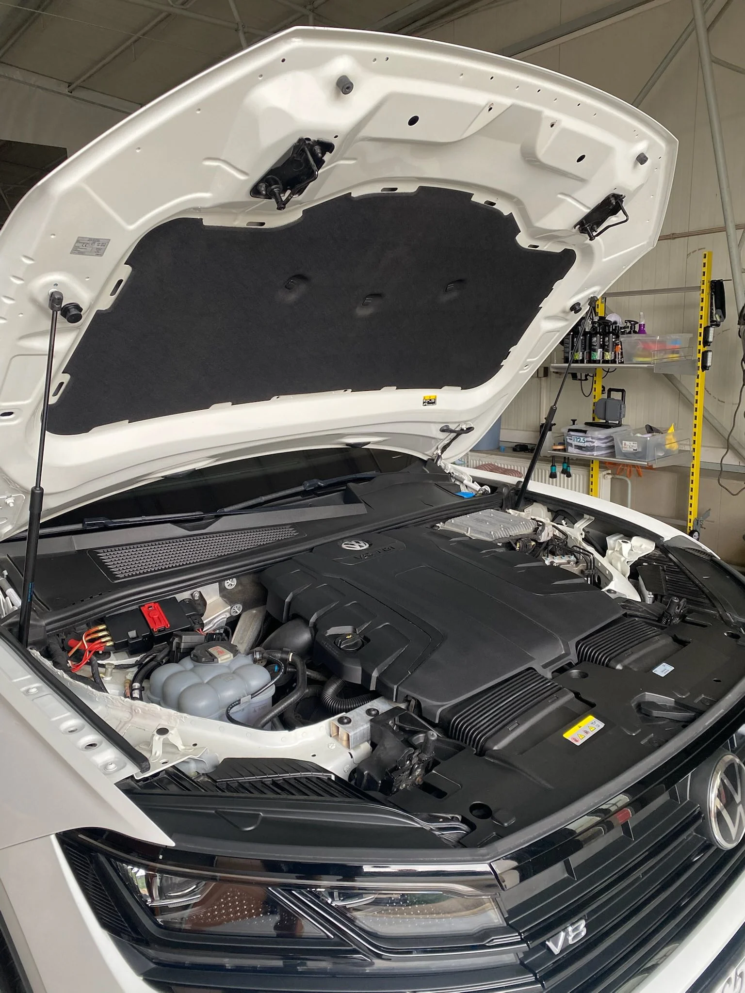 Prémiová péče o vaše auto: ruční mytí, detailní čištění i tříkrokové leštění laku