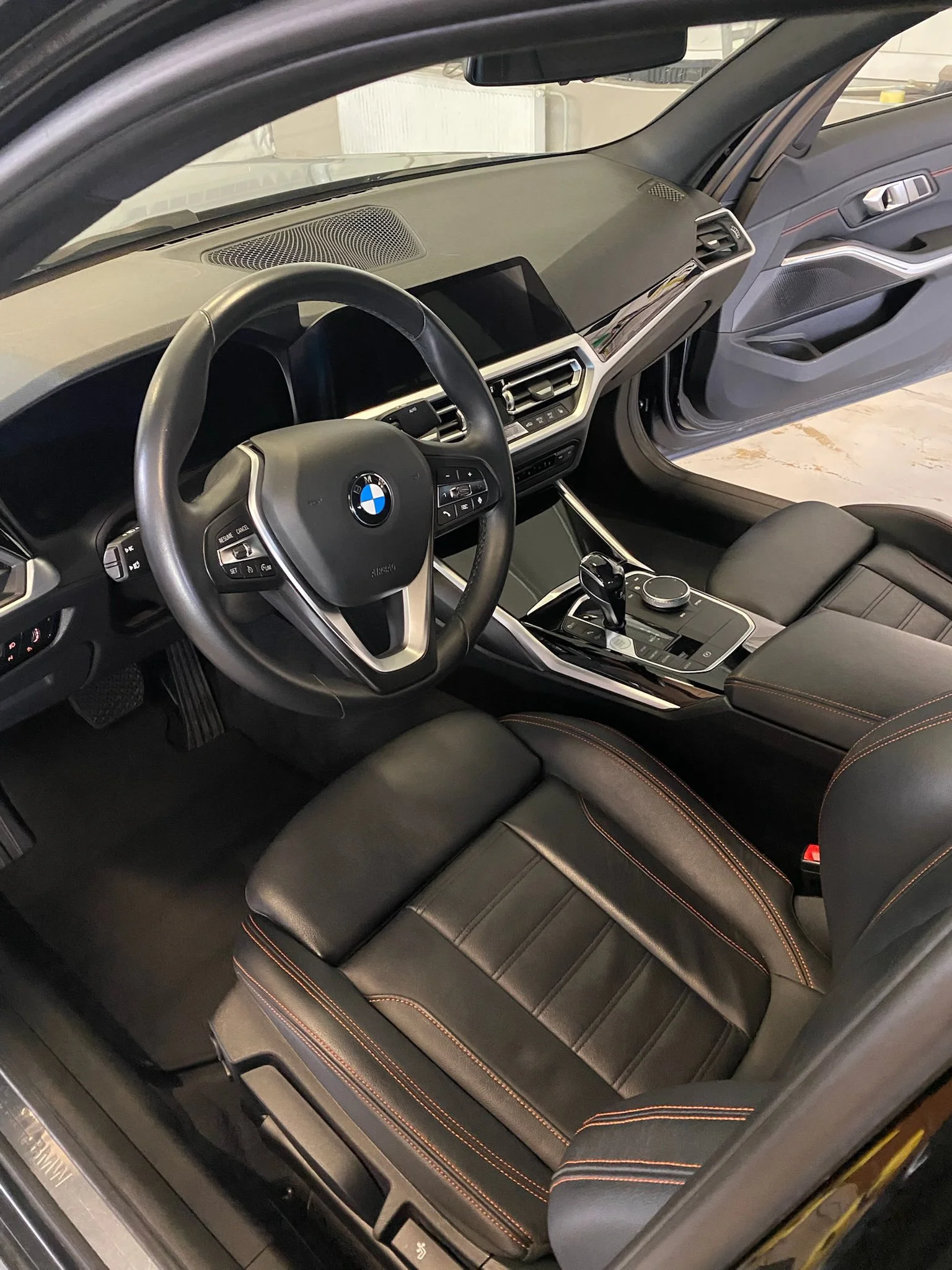 Prémiová péče o vaše auto: ruční mytí, detailní čištění i tříkrokové leštění laku