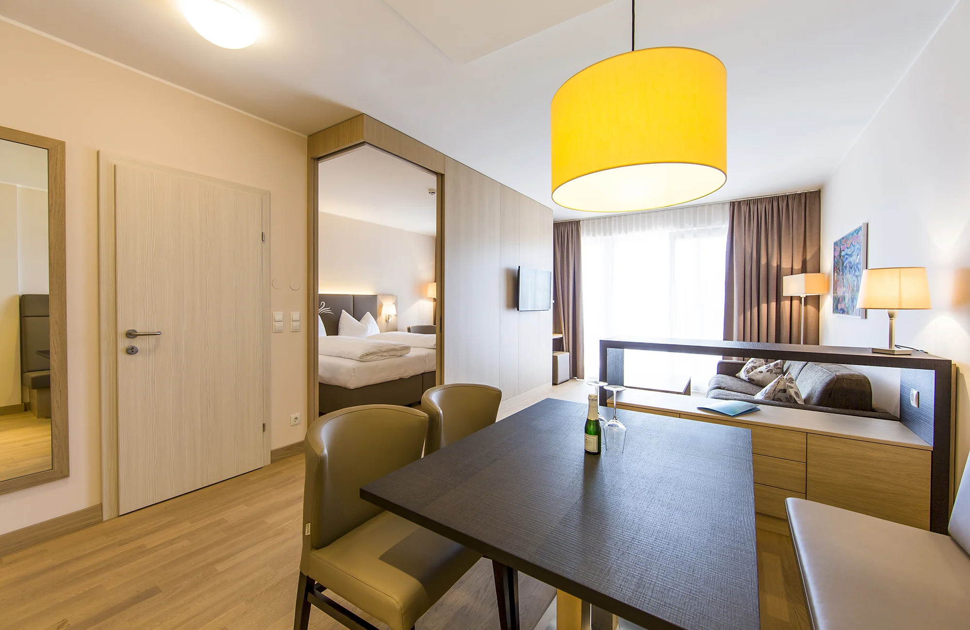 Moderní apartmány na břehu Wörthersee: soukromá pláž a karta výhod