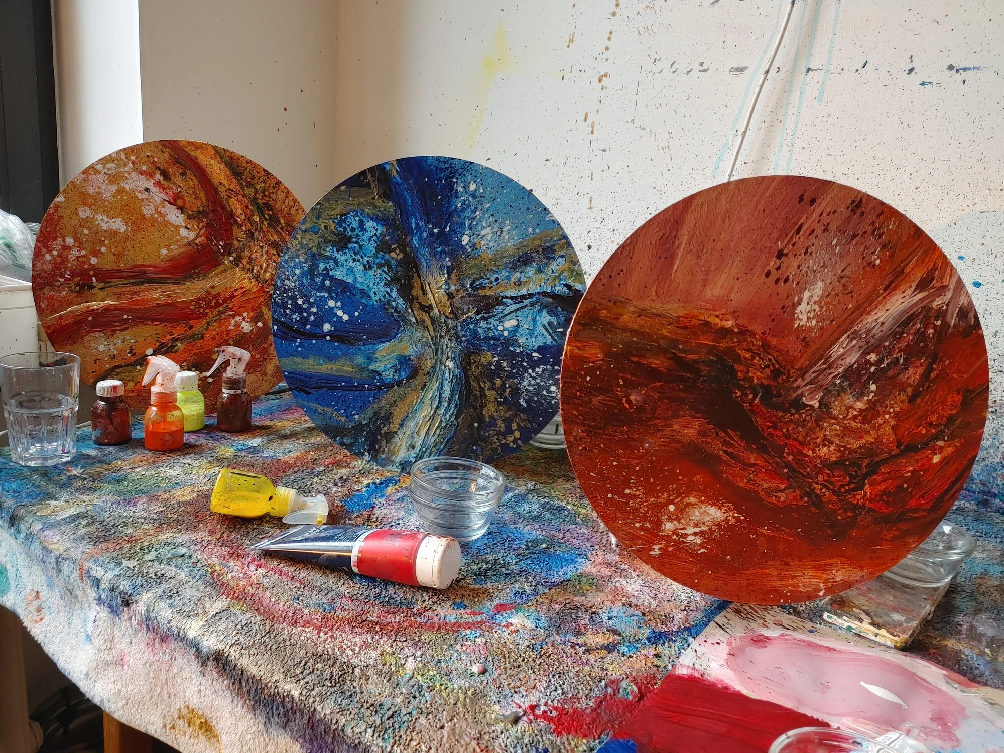 Zážitková malba obrazu: skupinová či individuální tvorba vybranou technikou