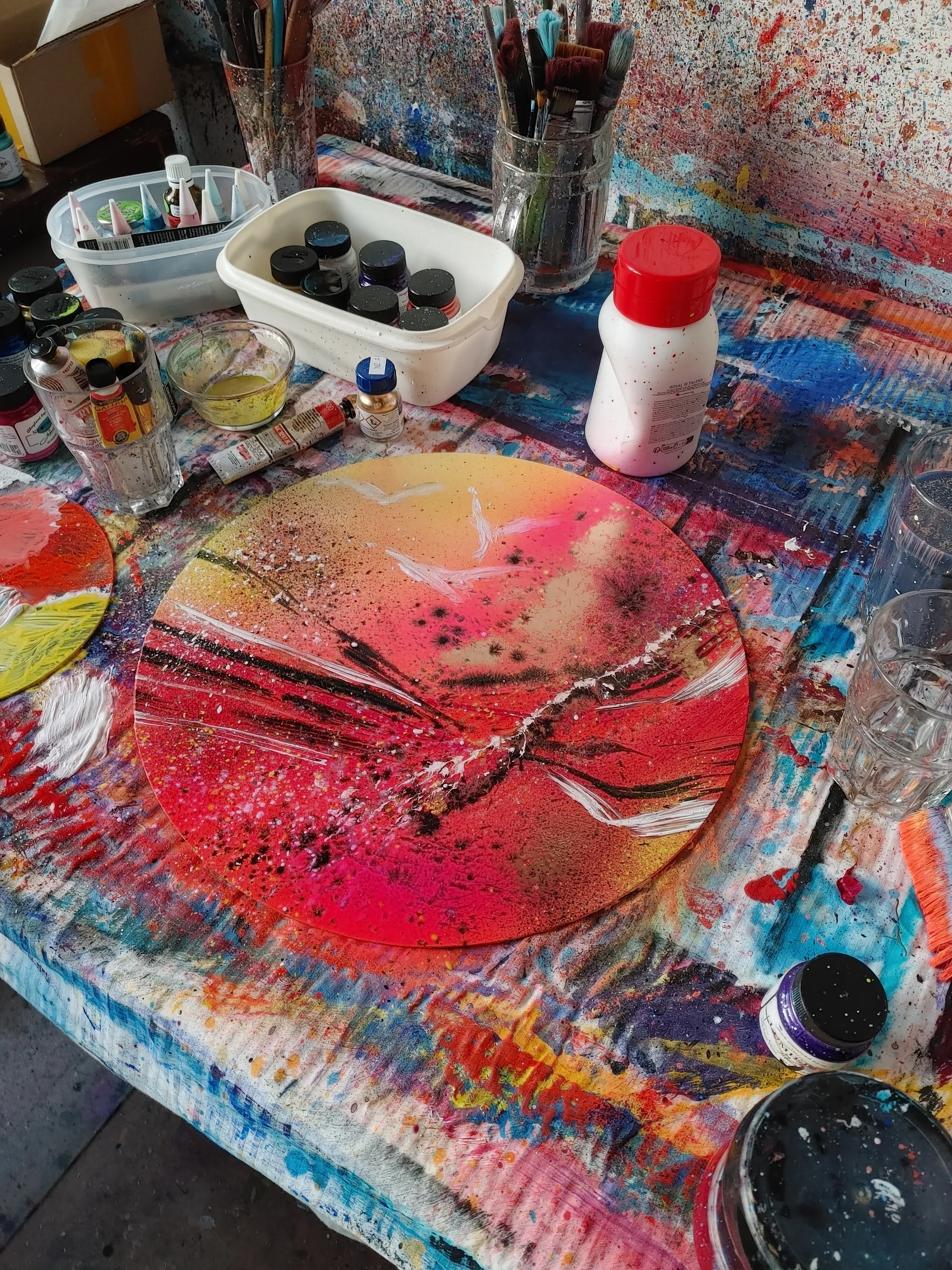 Zážitková malba obrazu: skupinová či individuální tvorba vybranou technikou