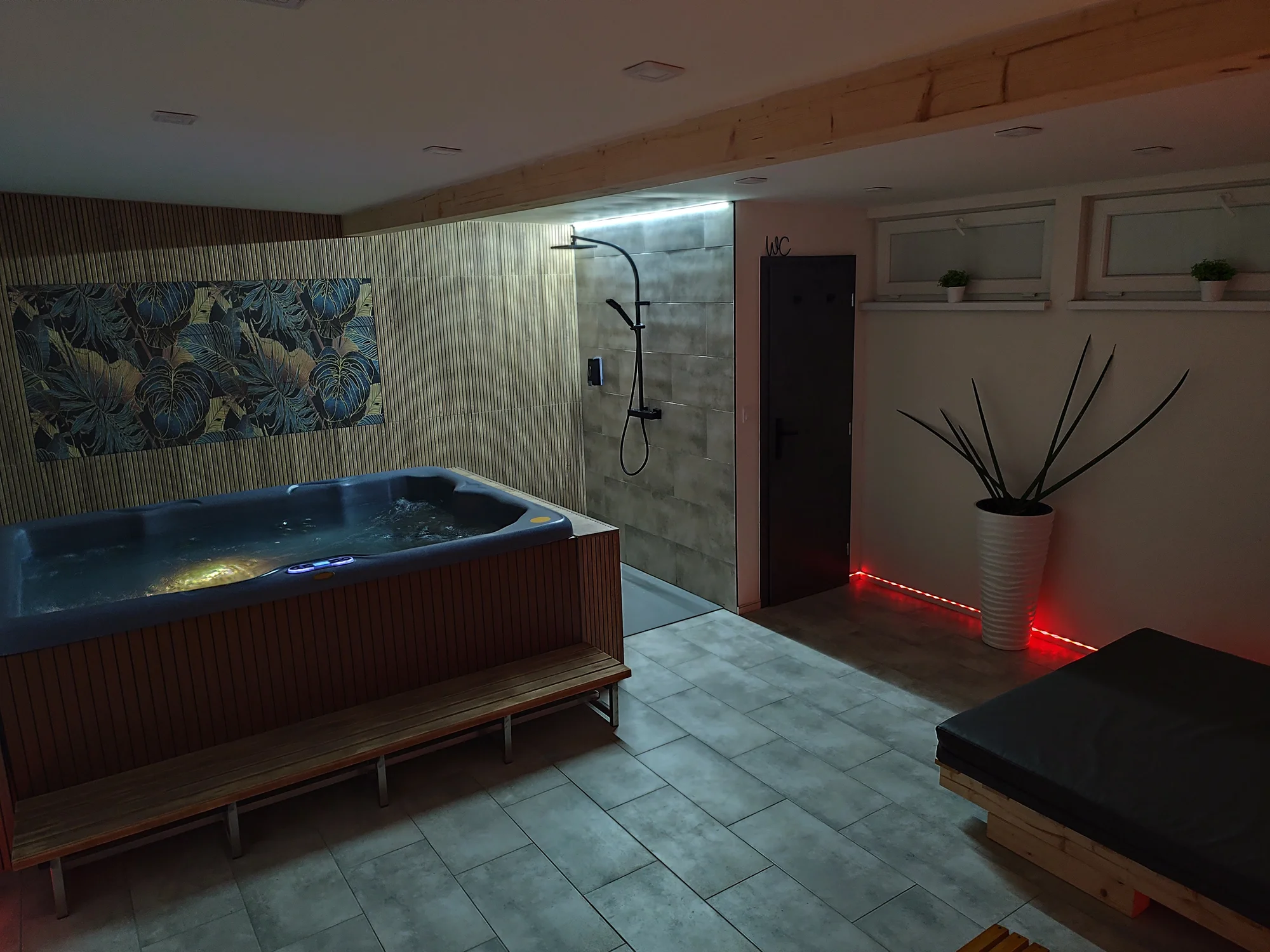 2hodinový relax v soukromém wellness s vířivkou pro dva