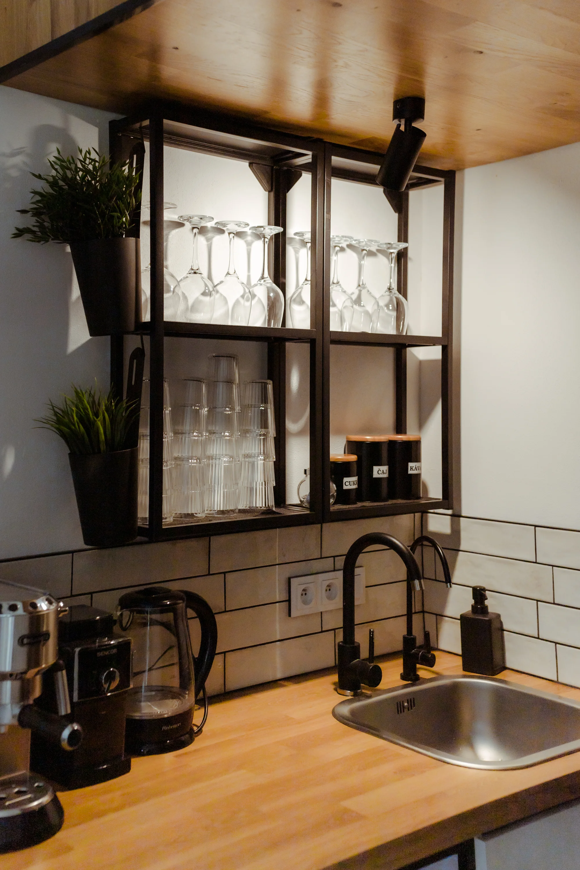 Relax ve Svojanově: tiny house Malý gurmán, vč. finské sauny a možnosti snídaně