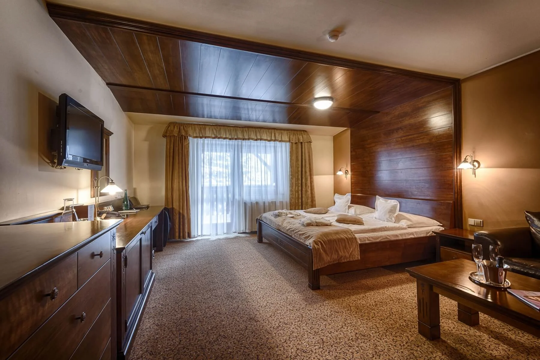 Wellness pobyt uprostřed tatranských lesů na Štrbském Plese: vodní a saunový svět i masáže