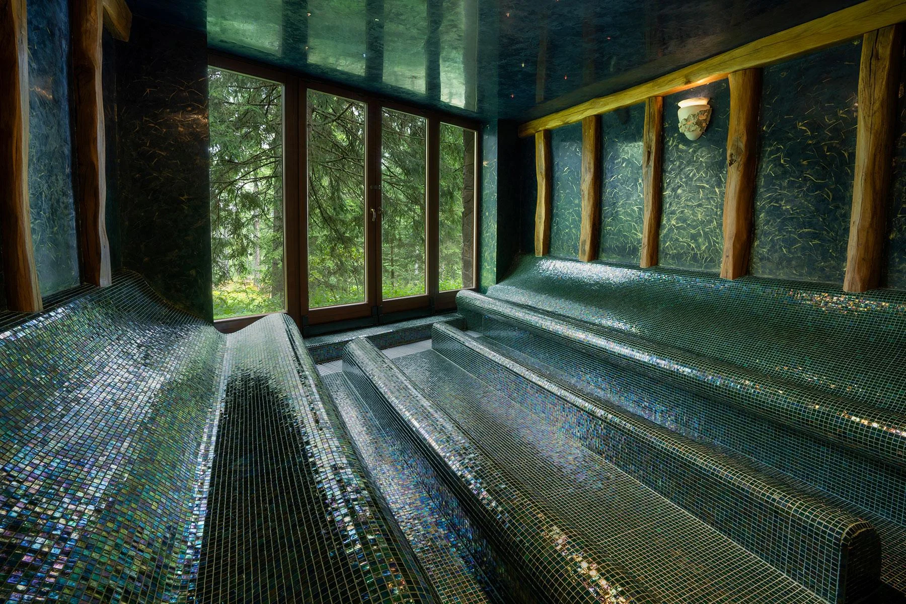 Wellness pobyt uprostřed tatranských lesů na Štrbském Plese: vodní a saunový svět i masáže